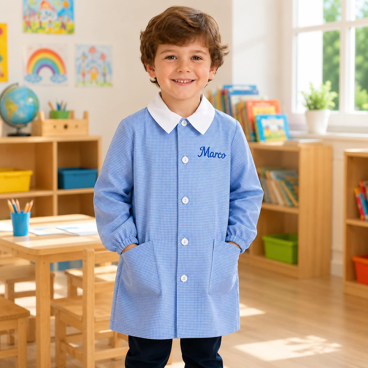 Grembiule Asilo Bambino e Bambina a Quadretti Made in Italy, Personalizzabile con Nome Ricamato, Grembiulino Scuola Materna/Elementari 2-6 Anni, con Bottoni e 2 Tasche