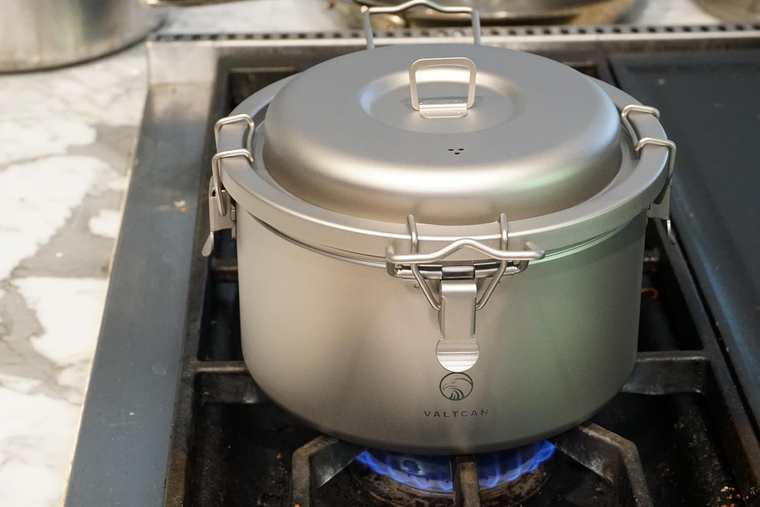 Valtcan Titanium Rice Cooker Pot 3200ml Grade 1 Pure Titanium, No Coating, Naturally Flavor-Neutral | Locking Lid, Inner Pot, 108oz, 867g Ultralight for Home & Camping