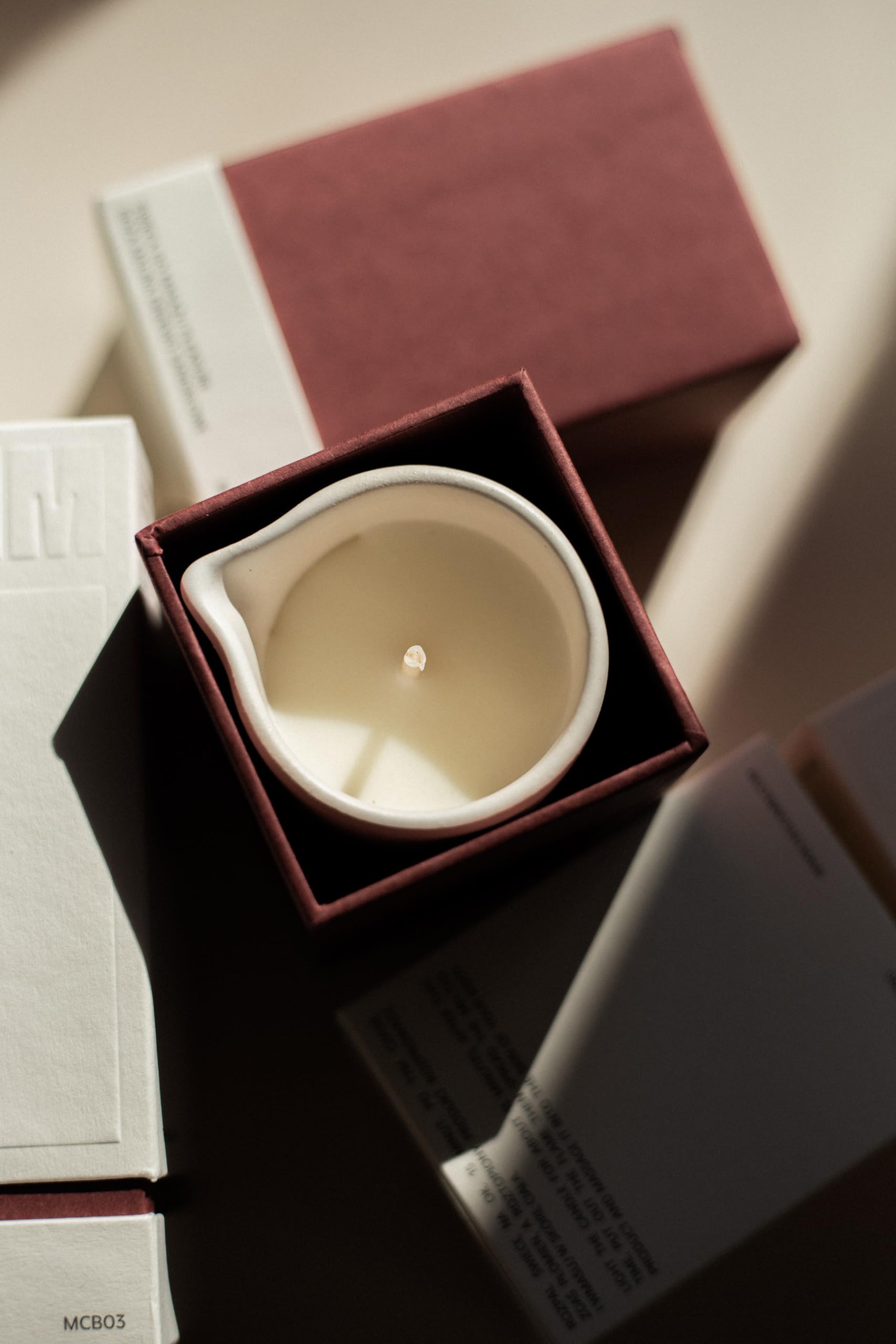 Massage-Duftkerze – 210 ml Feuchtigkeitsspendendes und Nahrhaftes Massageöl für Muskelentspannung, Hautpflege und Wohlbefinden Aromatherapie Entspannung (Rose Himbeere und Sandelholz)
