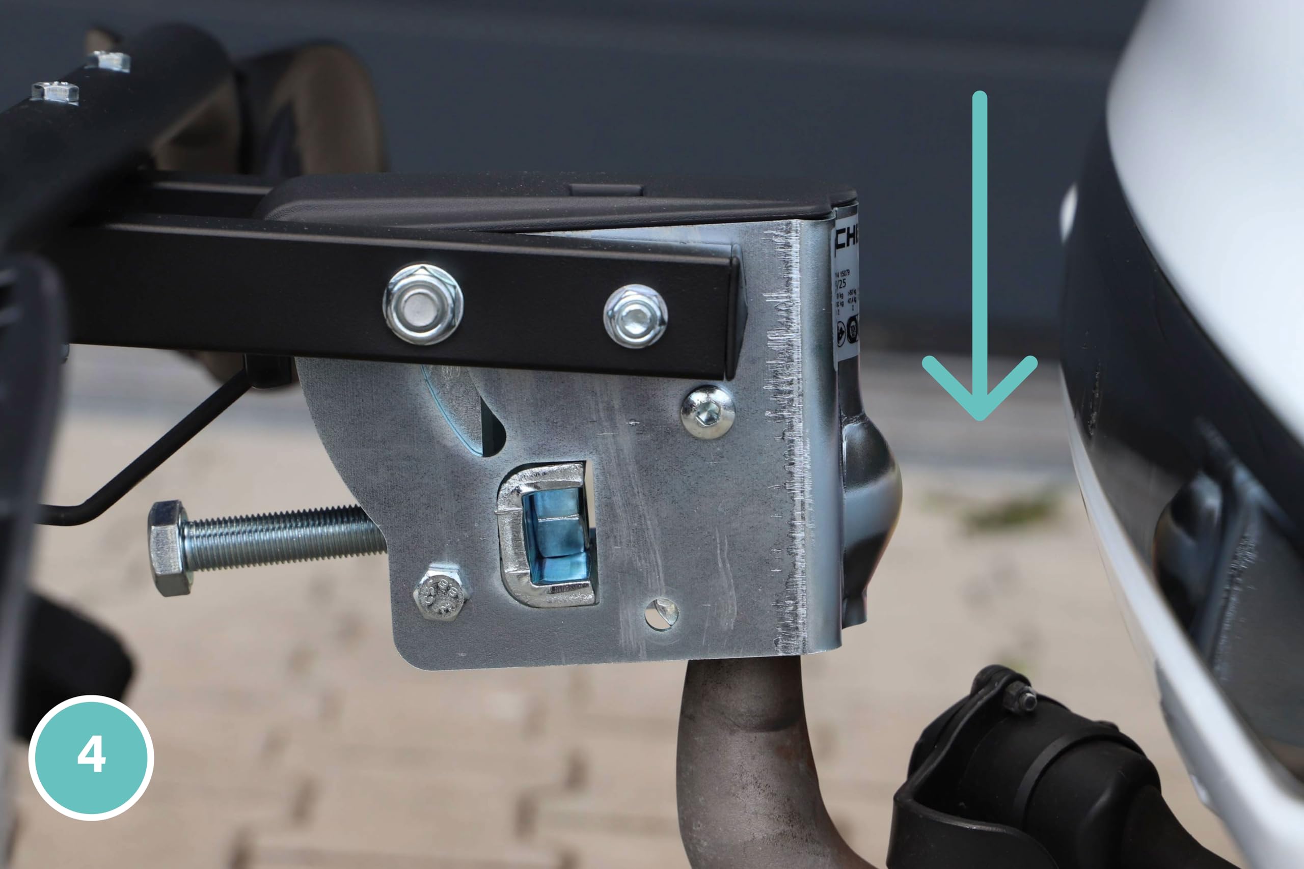 FISCHER Kupplungs-Fahrradträger SmartLine Black, für 2 Fahrräder bis 50 kg Nutzlast, für Anhängerkupplung, abklappbar, teilmontiert, mit integriertem Rahmenschutz