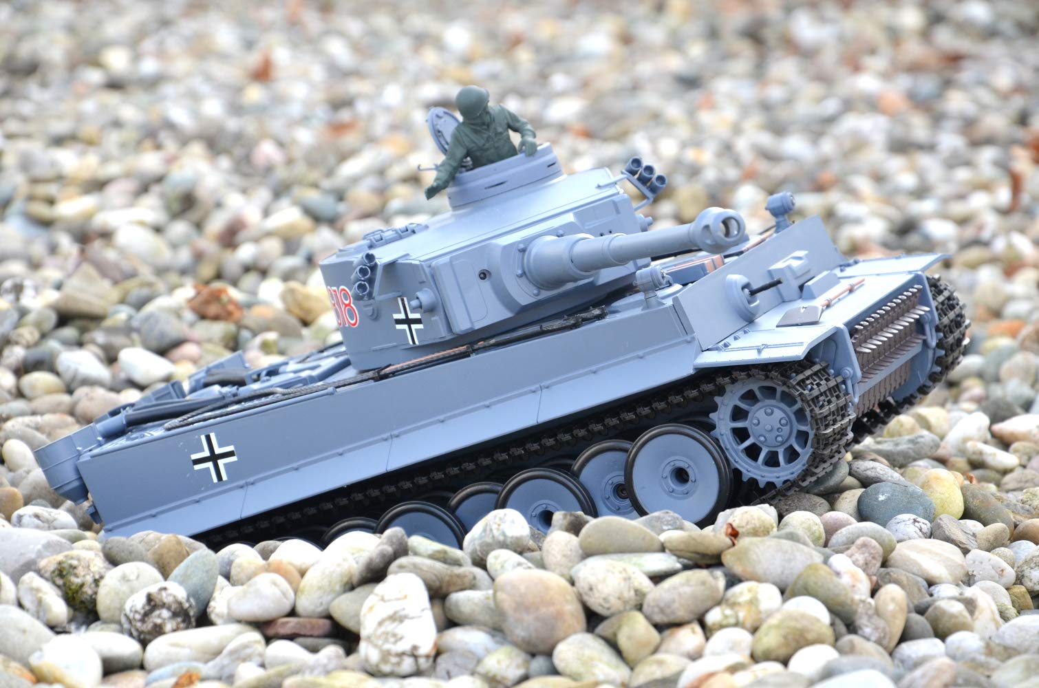 ES-TOYS Czołg zdalnie sterowany z funkcją strzelania German Tiger I Heng Long 1:16 dym i dźwięk + stalowa przekładnia, 2,4 GHz - V7.0 Upgrade Edition