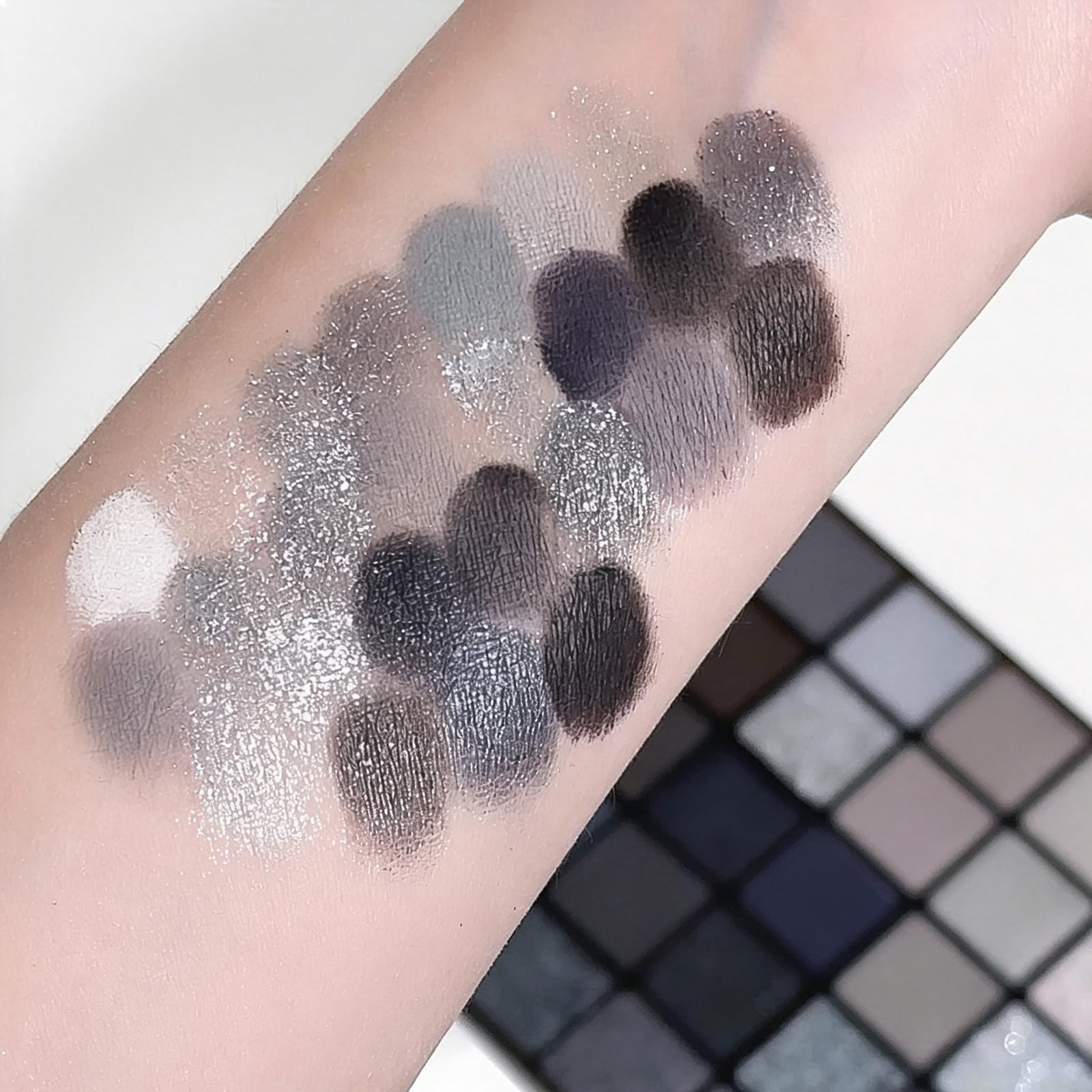 K'APEINE Tavolozza Di Ombretti Di 25 Colori Neri, Tonalità Fumicate Argento, Ombre Fumose Opaco Velluto E Metallico, Tonalità Scure Affumicate Fresche Per Trucco Gotico, Senza