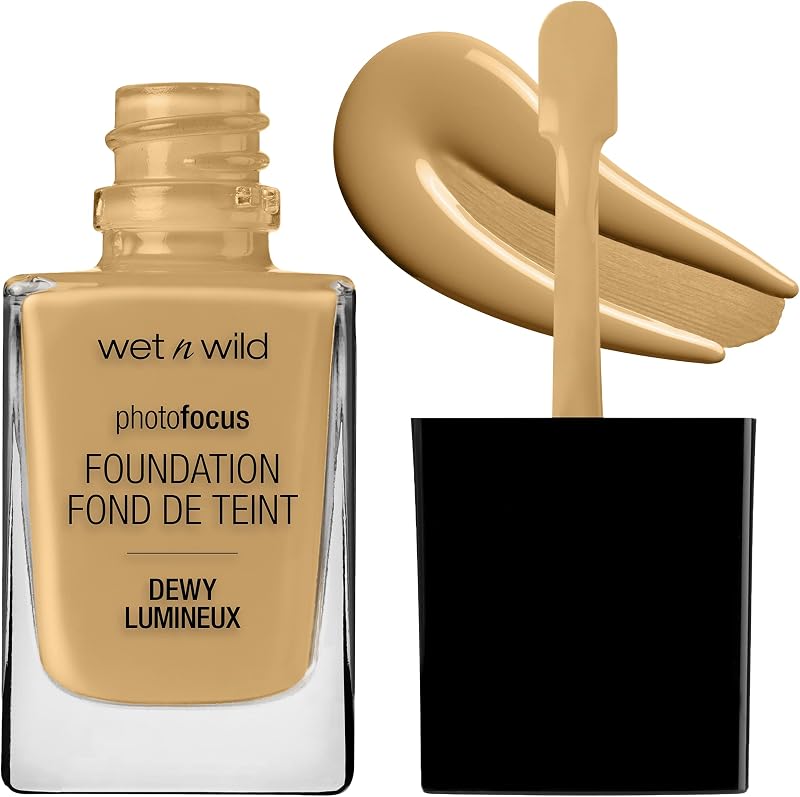 Base de maquillaje líquida Wet n Wild Photo Focus Dewy, color beige desierto