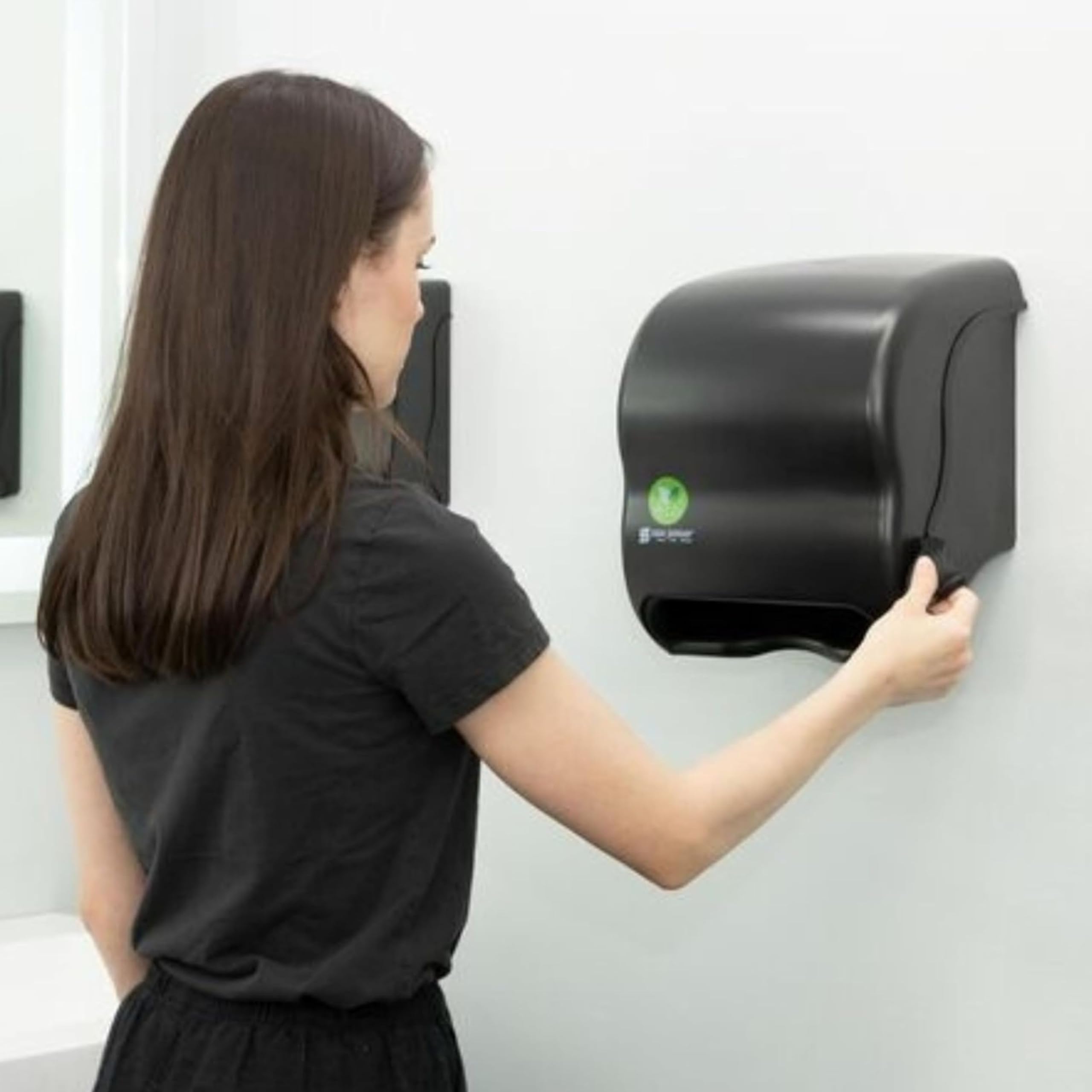 San Jamar Ecologic Element - Dispenser di asciugamani manuale a leva, in plastica riciclata, senza sprechi, per la casa e il lavoro, rotoli da 20,3 cm, colore: nero