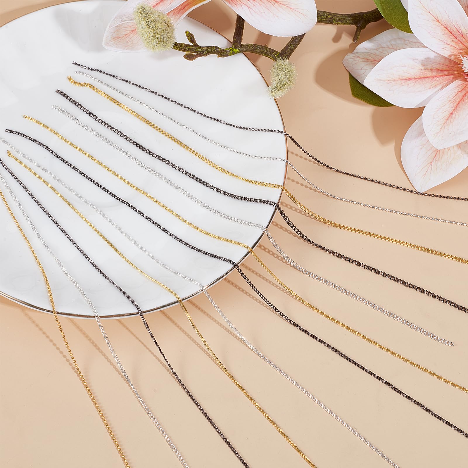 NICENEEDED 12 Bandes de Chaînes à Clous 3D pour Bijoux Chaînes à Ongles Or Argent Gris Foncé Accessoires de Nail Art en Métal avec Boîte pour Décoration de Manucure DIY