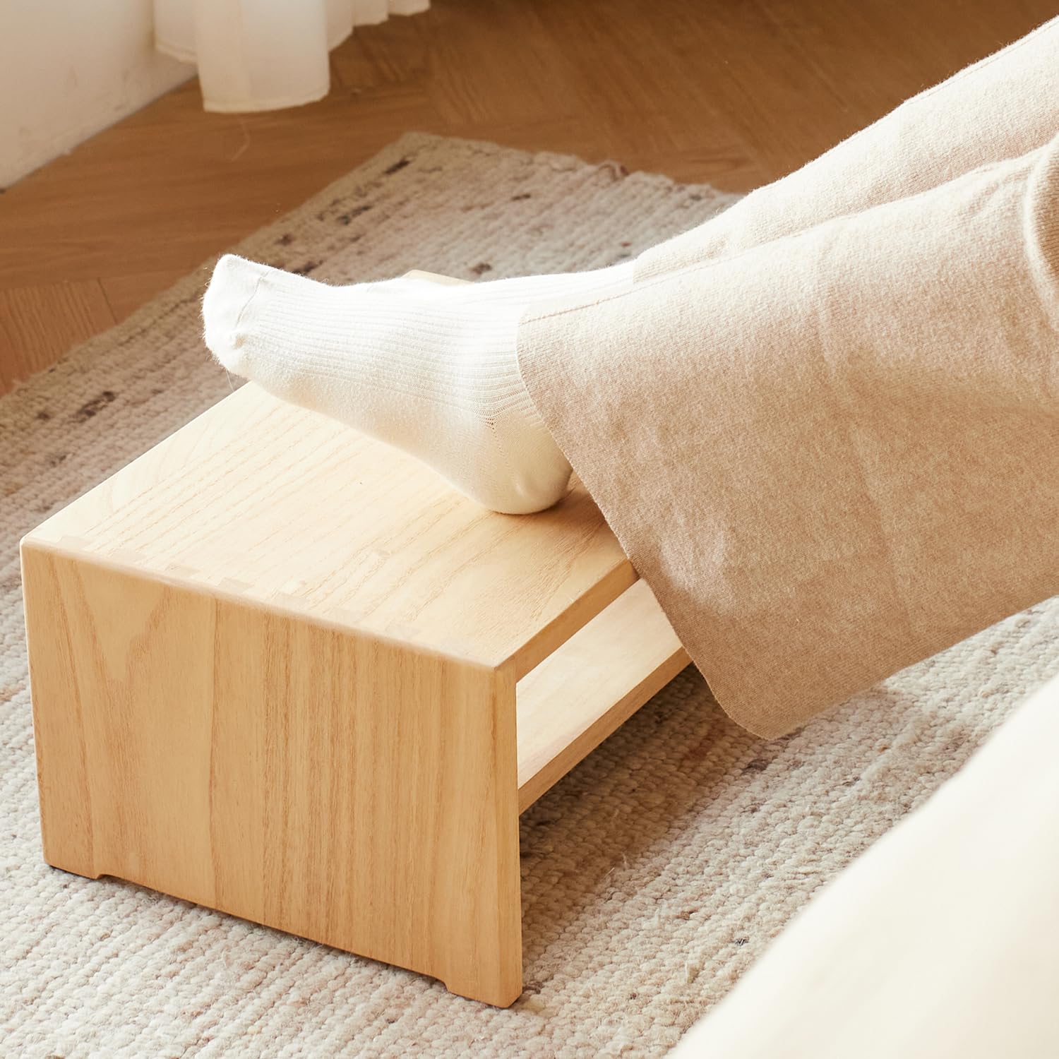 KIRIGEN Tritthocker aus Paulownia-Holz, 2-stufiger Kinderhocker mit Stauraum und rutschhemmenden Pads, max. 136 kg, 39,5 x 29,5 x 18 cm, Natur