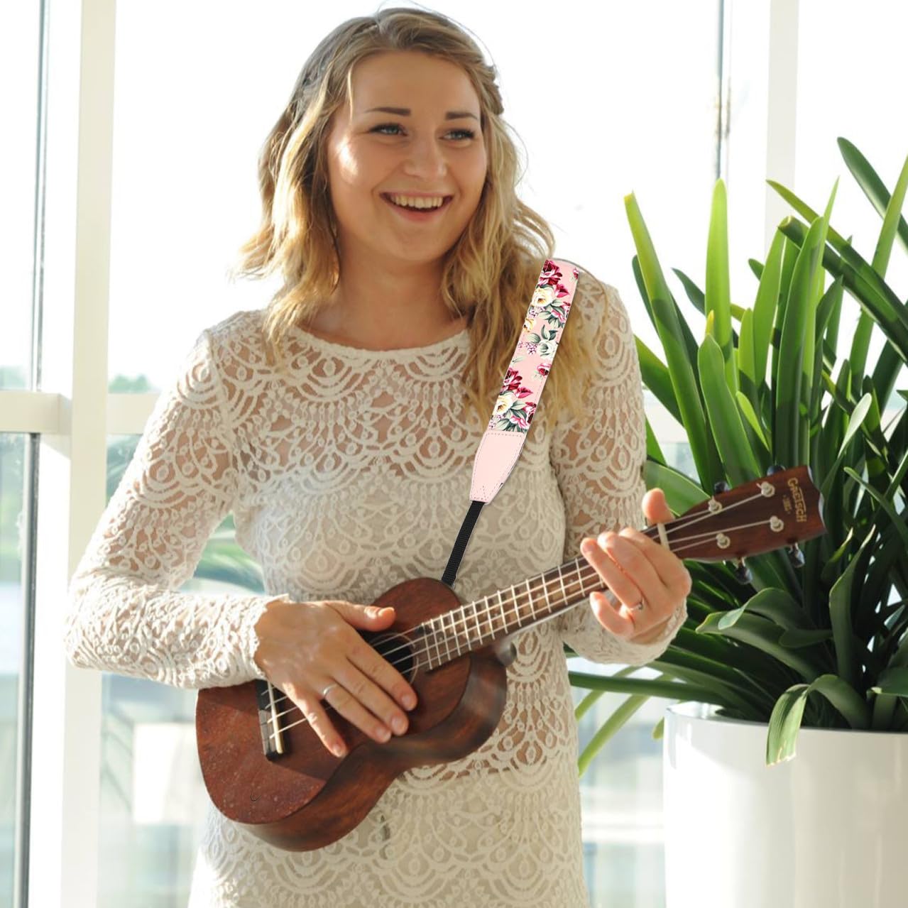 Verstellbarer Ukulelengurt und Reduziertem Schulterstress Zufälliger Stil im Hawaii Stil aus Nylon mit Mehrschichtigem Schutz für Ukulele bei Gelegenheit