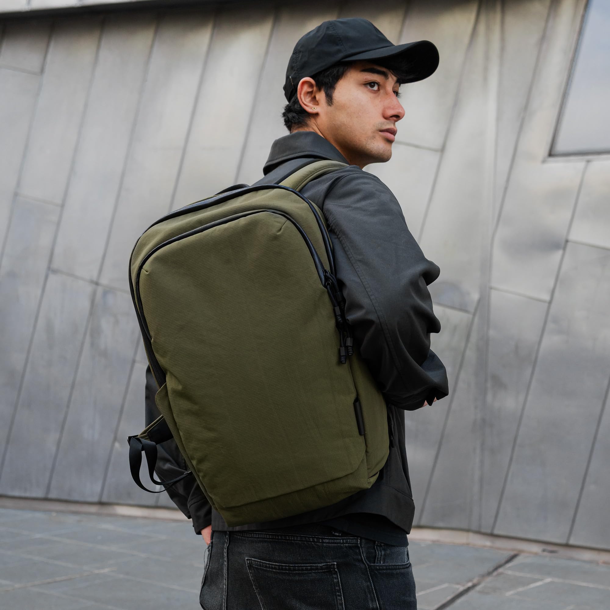 ALPAKA Bravo Backpack 23L – Mochila Negocios Portátil