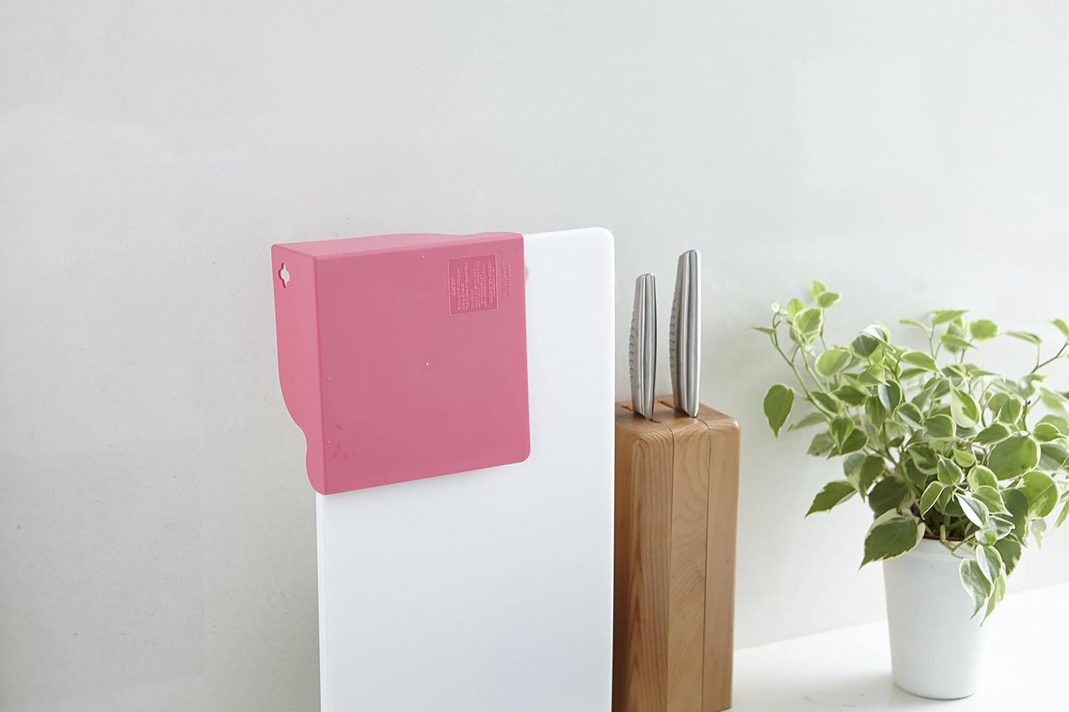 Suncraft WW-103 Scooping Cutting Board, Made in Japan, Pink