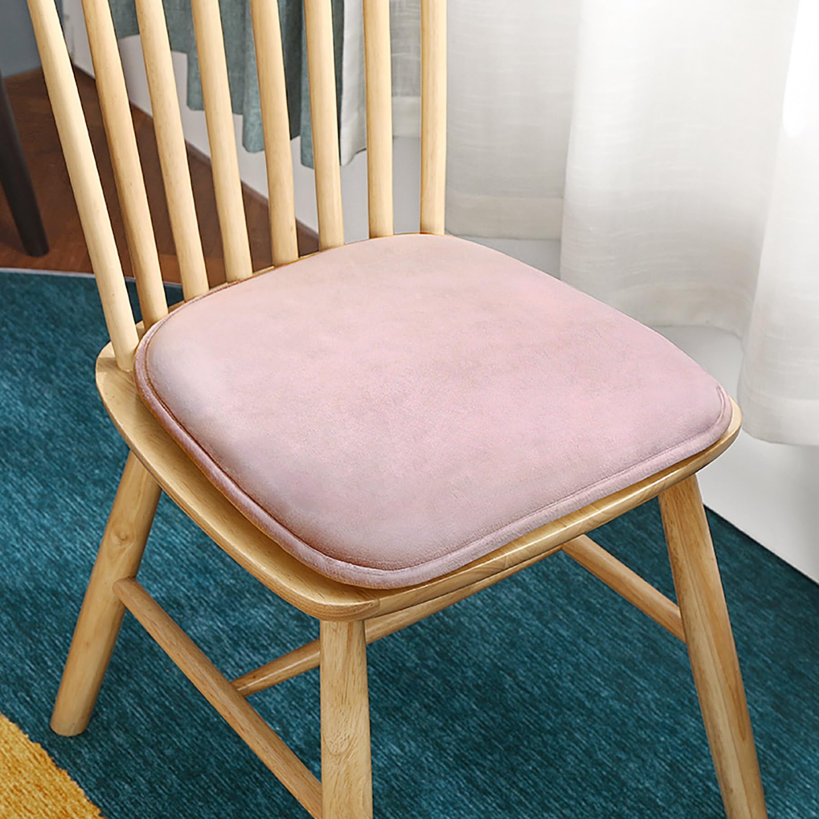 Coussin de siège en peluche antidérapant idéal pour les chaises de salle à manger et salon