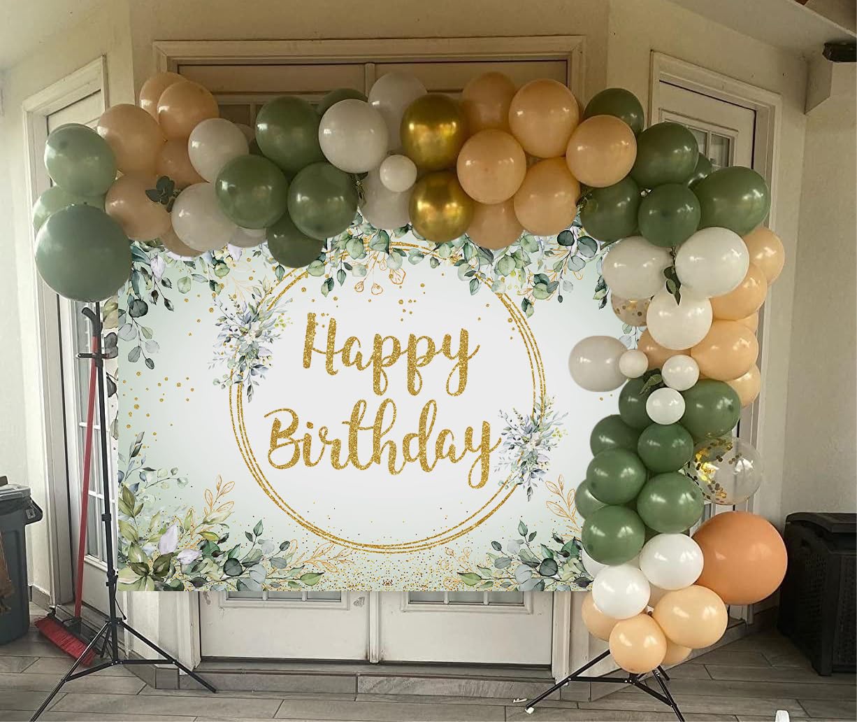 Fotohintergrund 'Greenery Happy Birthday' – 2,1x1,5 M, Vinyl, Gold & Grüne Eukalyptus-Blätter