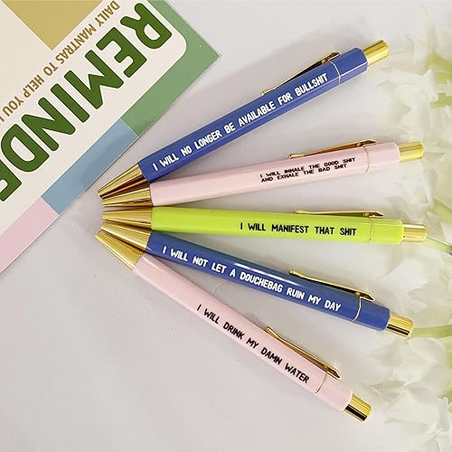 Miniatura 4 de Kapoorow Juego de 5 bolígrafos divertidos recordatorios, citas divertidas, palabras juradas, regalo diario, tinta negra, punta mediana de 0.039