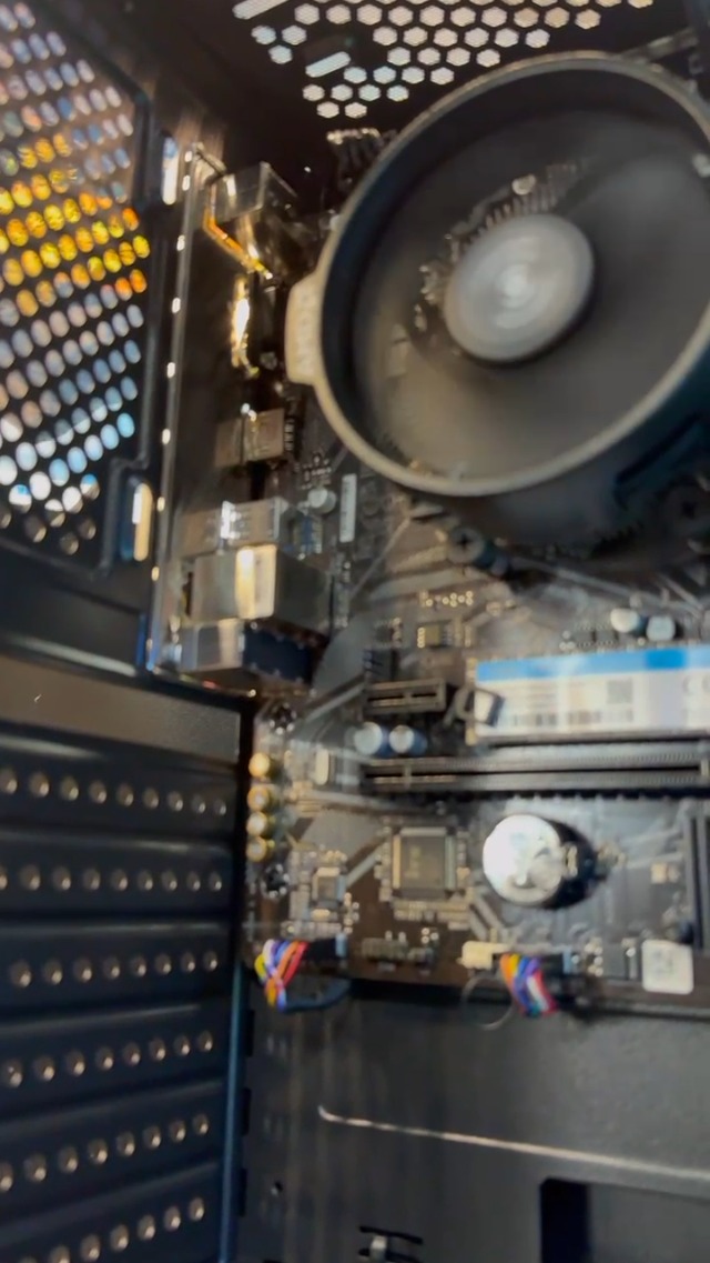 PC GAMER RYZEN 5 5600GT, 32GB DDR4, SSD M.2 NVME 500GB, VEGA 7