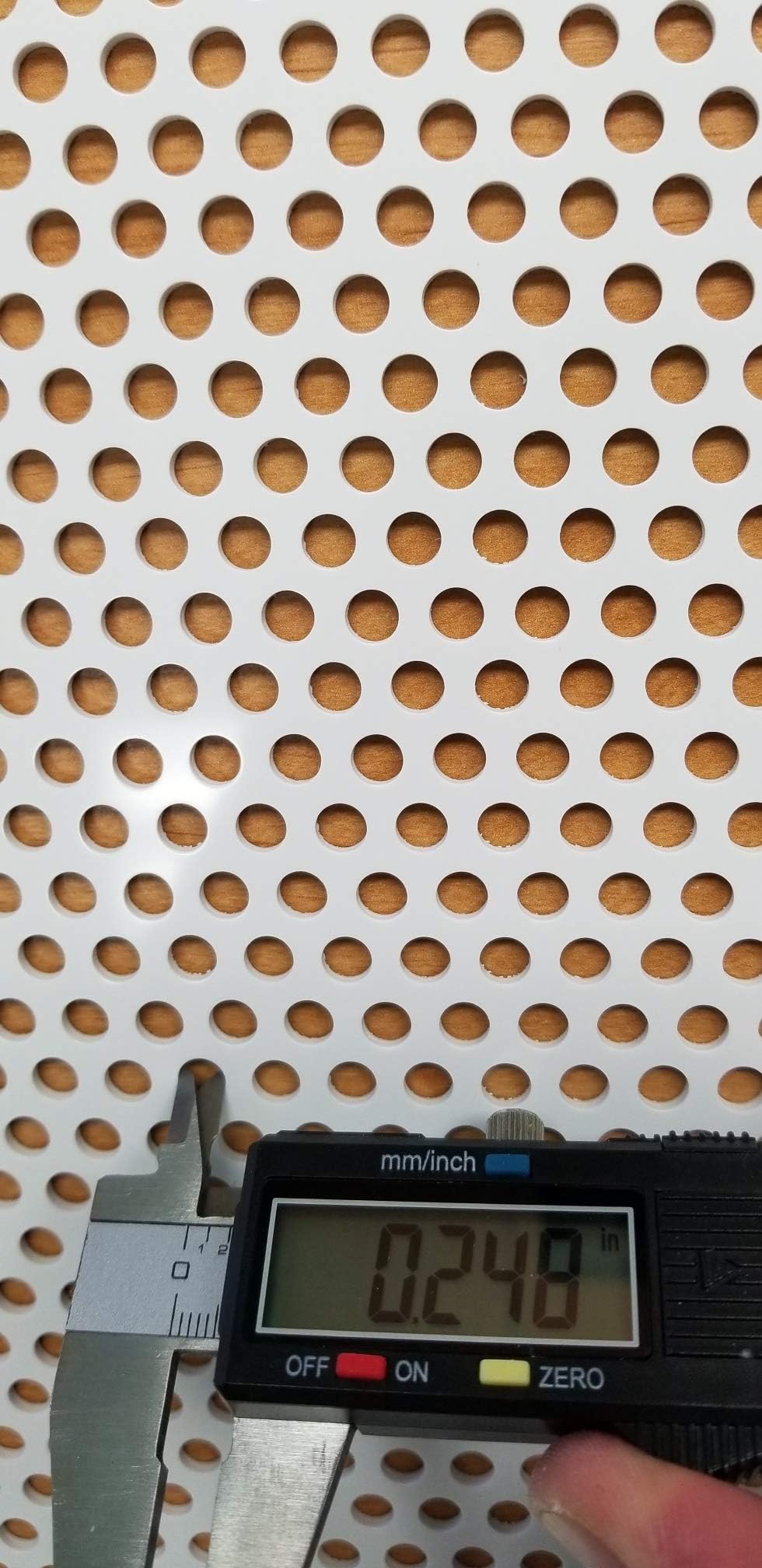 Azulejo perforado de plástico blanco de 2 x 2 pies con agujeros de 1/4 pulgadas, paquete de 5