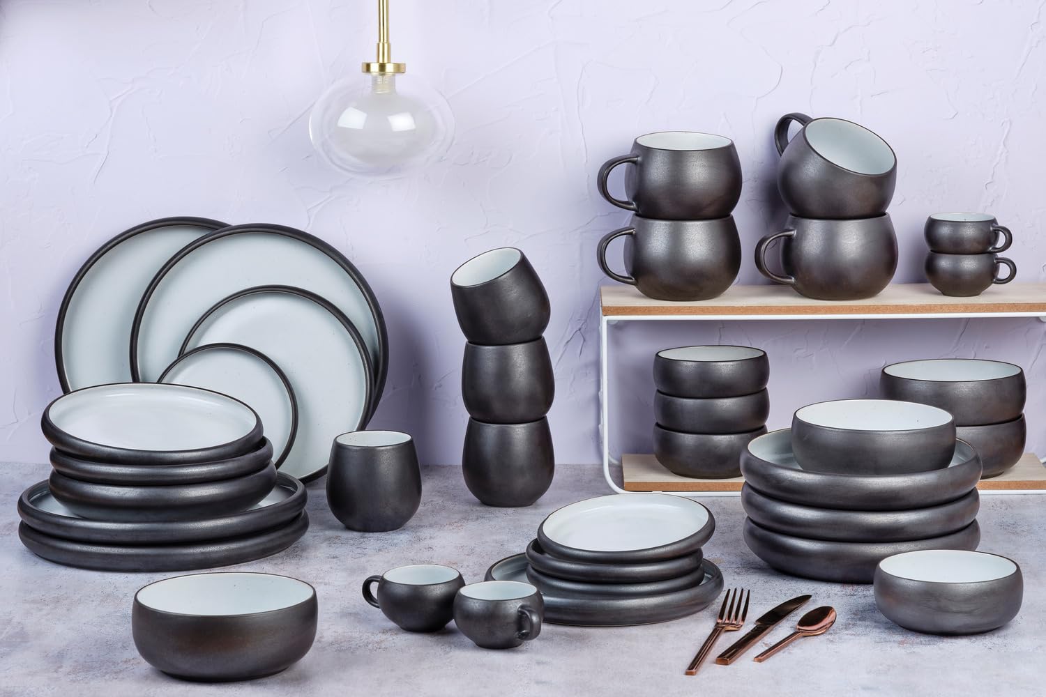 BJORN GOURMET Geschirrset – 36-teiliges Service für 4 Personen, modernes Geschirr Set mit Tellern, Schalen & Tassen, Design Schwarz Onyx & Weiß
