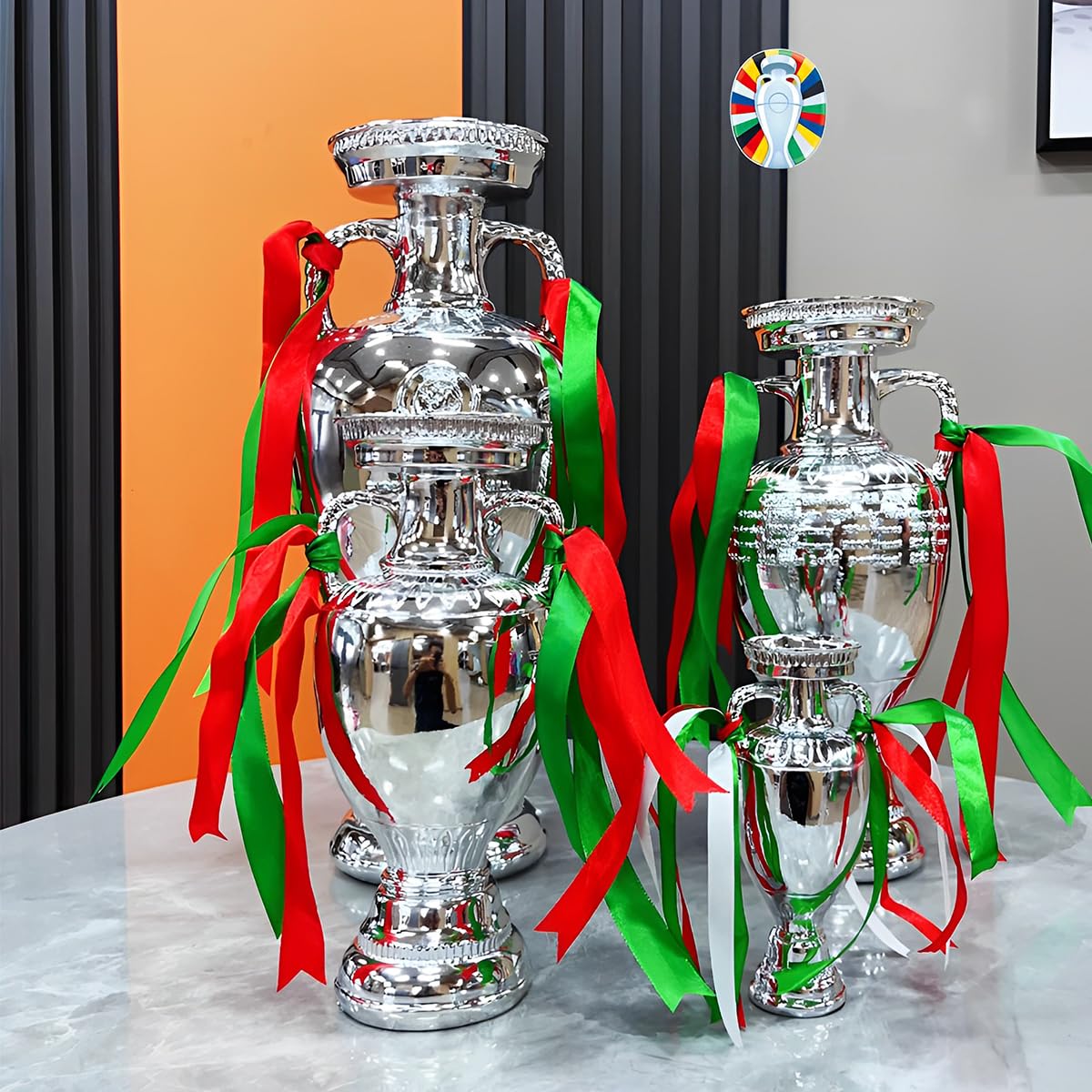 Replica del Trofeo dei Campioni della Coppa Europa in Resina Trofeo di Calcio di qualità Ideale Come Souvenir per Tifosi Perfetto per Casa Ufficio Club O Decorazioni A Tema E Collezioni,26cm