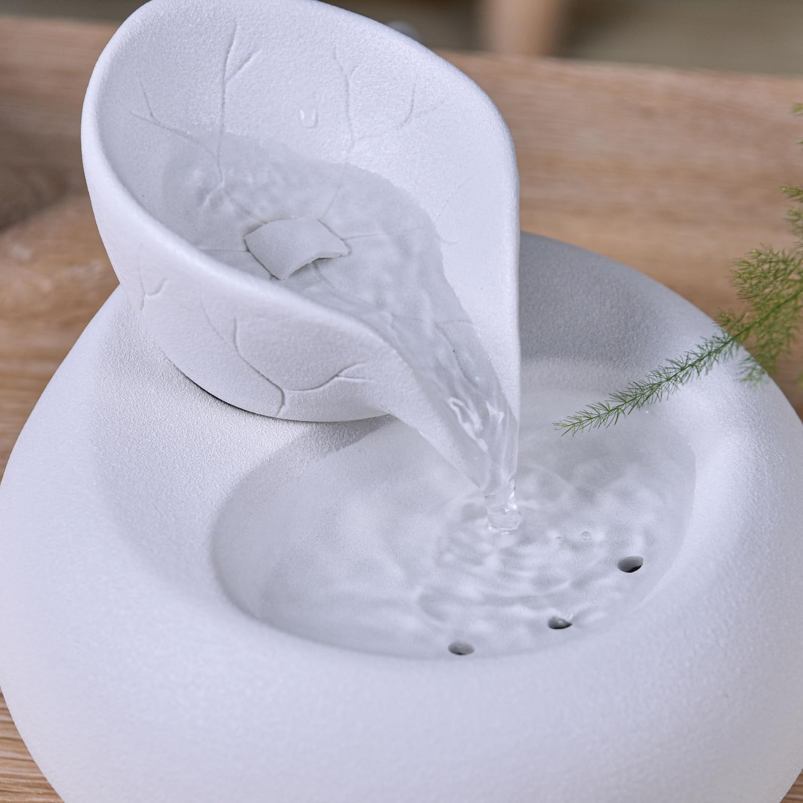 Zen'Light - Trinkbrunnen Toby für Katzen und Hunde - Tränke für Haustiere aus Keramik-Emaille - Wasserspender ohne Farbe, ungiftig - Geschlossener Wasserkreislauf ohne Licht - Höhe 18 cm
