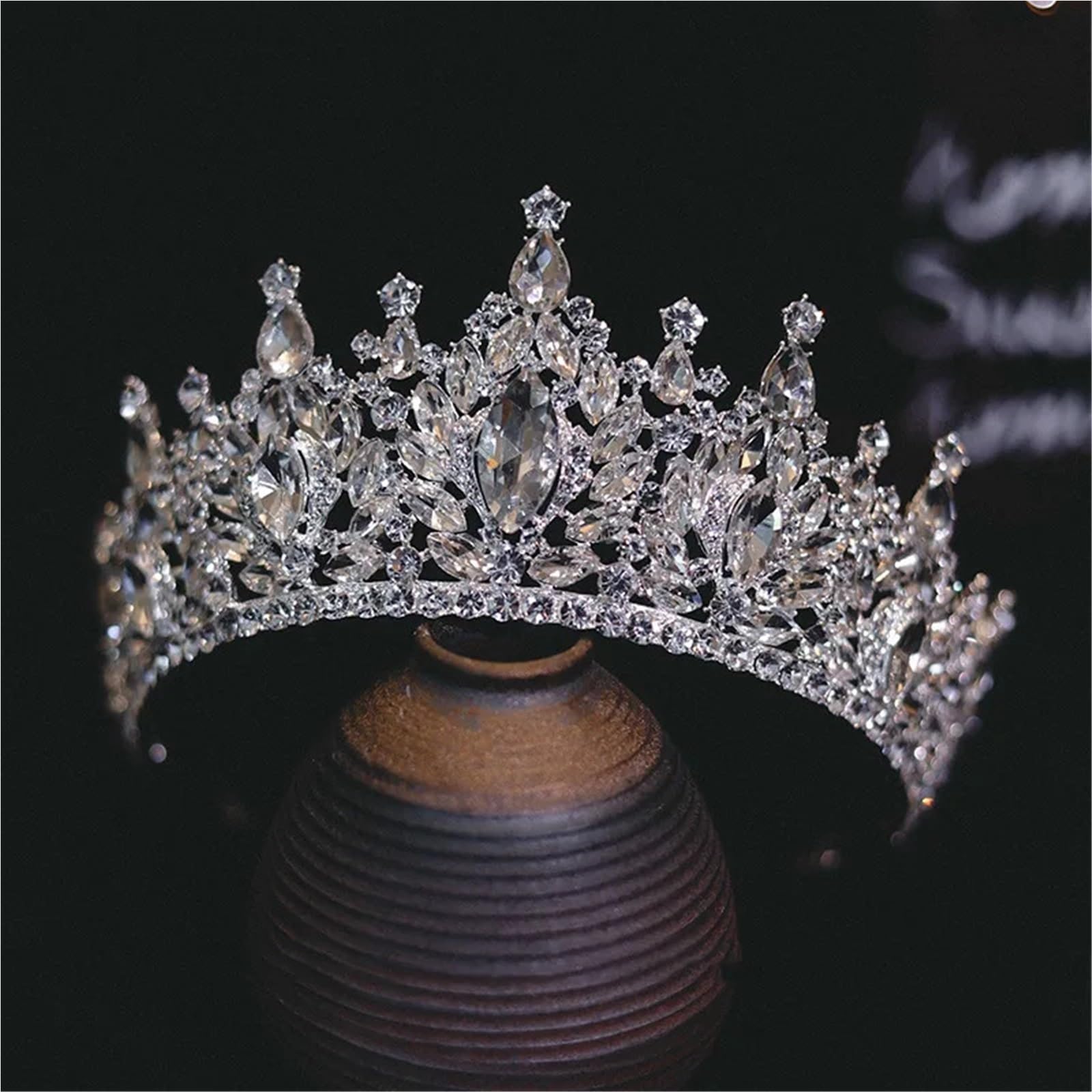 Corona di diademi nuziali geometrici con strass