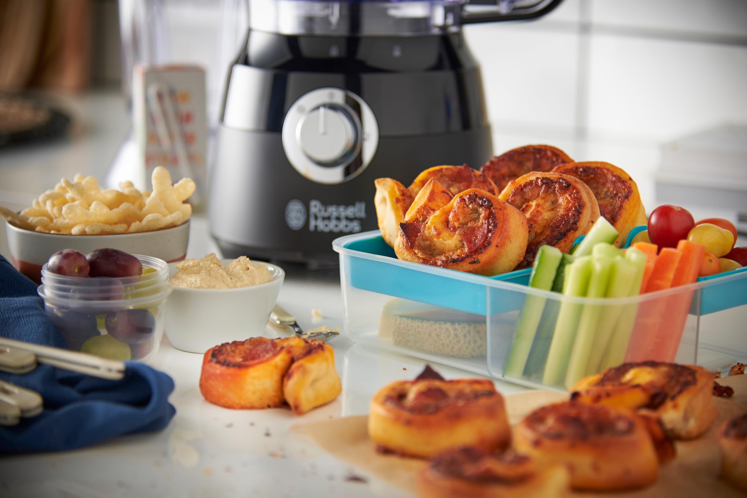 Russell Hobbs Procesador de Alimentos Matte Black - Cuchilla Acero Inoxidable, Disco Corte y Rallado, Amasador, Disco para Cremas, Jarra Batidora 1,5L, 2 Velocidades, Función Pulse, Negro - 24732-56