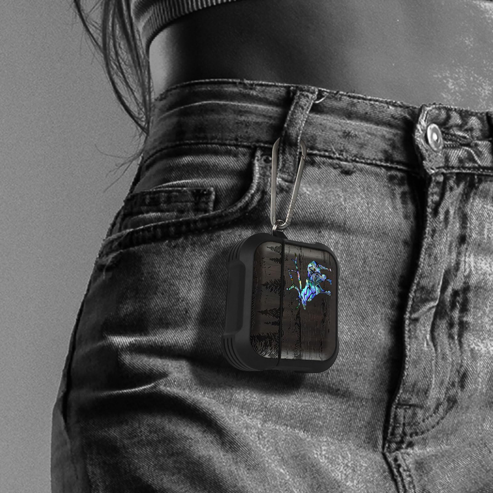 Carveit Odporne na uderzenia etui ochronne na słuchawki AirPods 4 generacji, etui Case (2024), drewniany grawerunek i muszla, kompatybilne z AirPods 4, tytanowe szybkie zapięcie (jeleń leśny), ciemne
