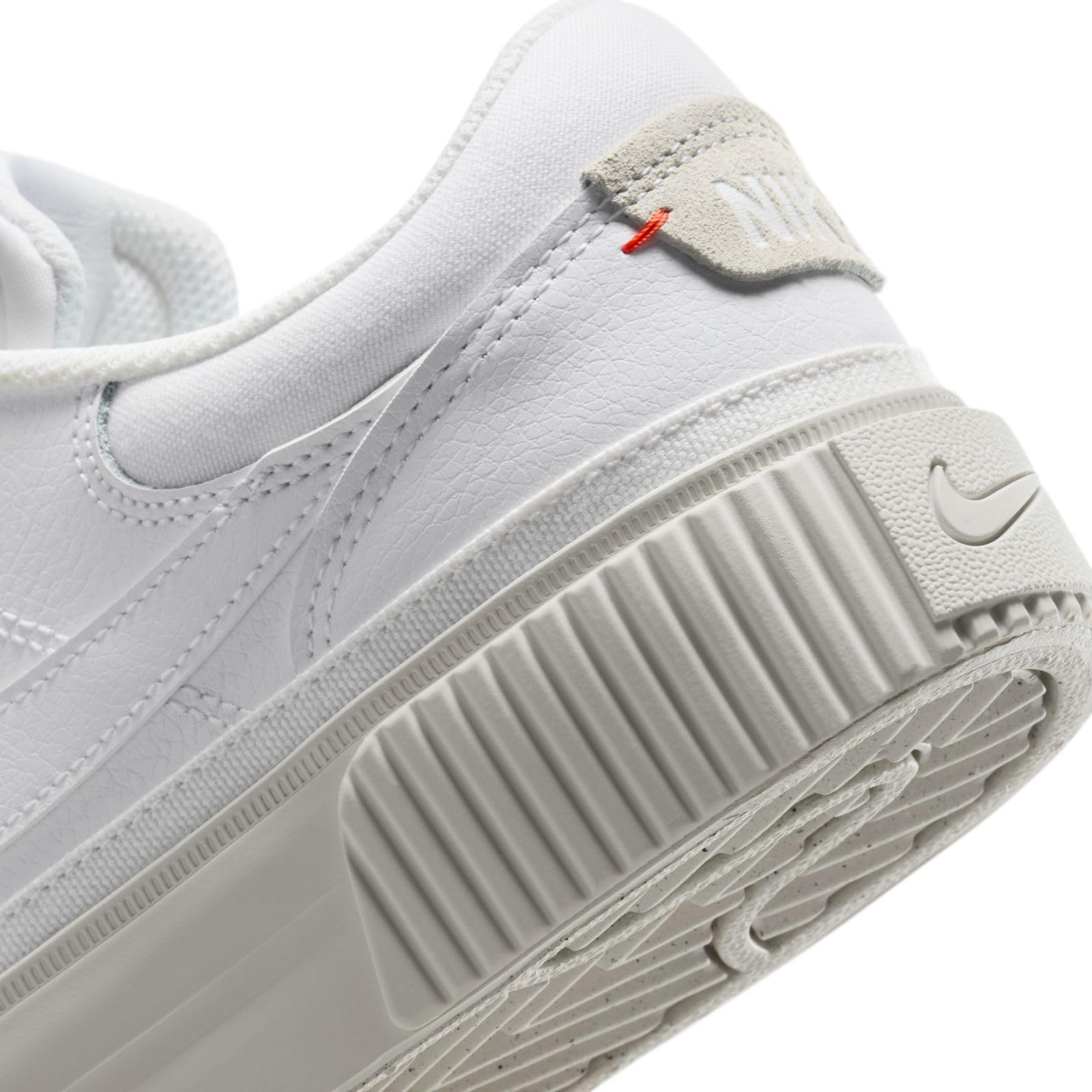 NIKE Women's Sneaker