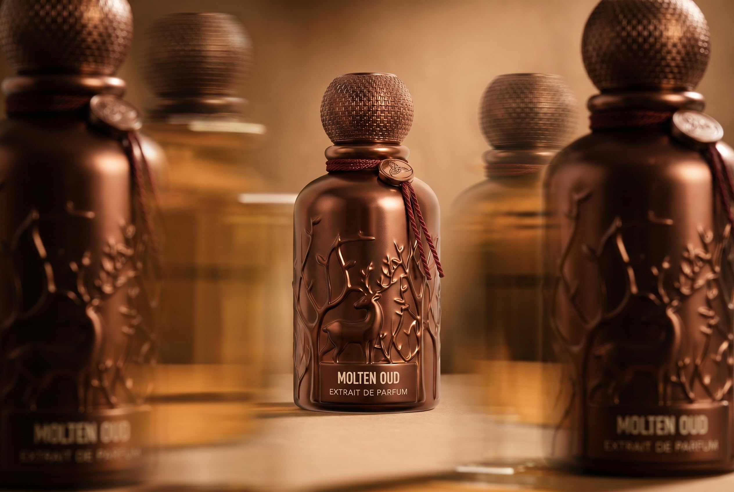 Auraa Desire Molten Oud Extrait-Parfüm, 100 ml, von – starker holziger Oud-Duft – Extrait-Parfüm für Männer und Frauen
