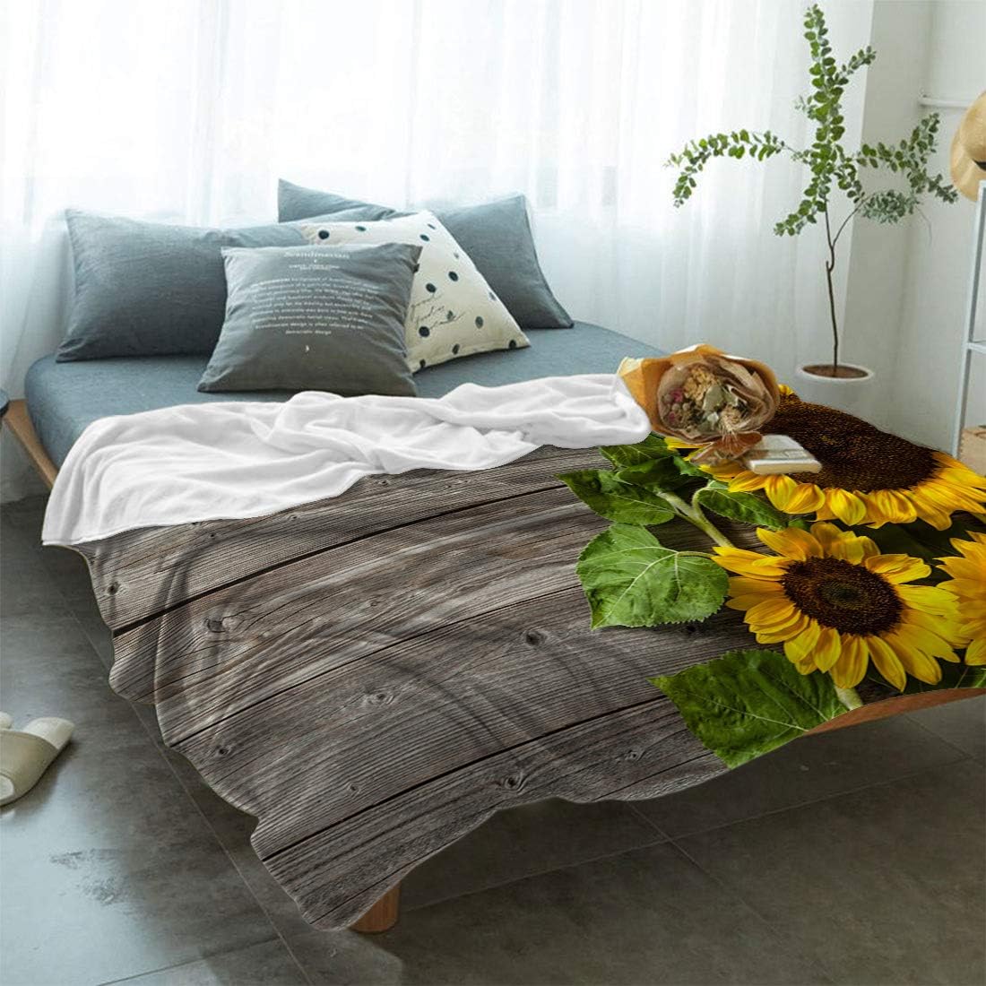 Fleece Blanket and Microfiber Soft Bed Throws Blanket 49×79inch Sunflower for Sofa Couch Decorative All Season Warm Living Room/Bedroom Lightweight Blankets