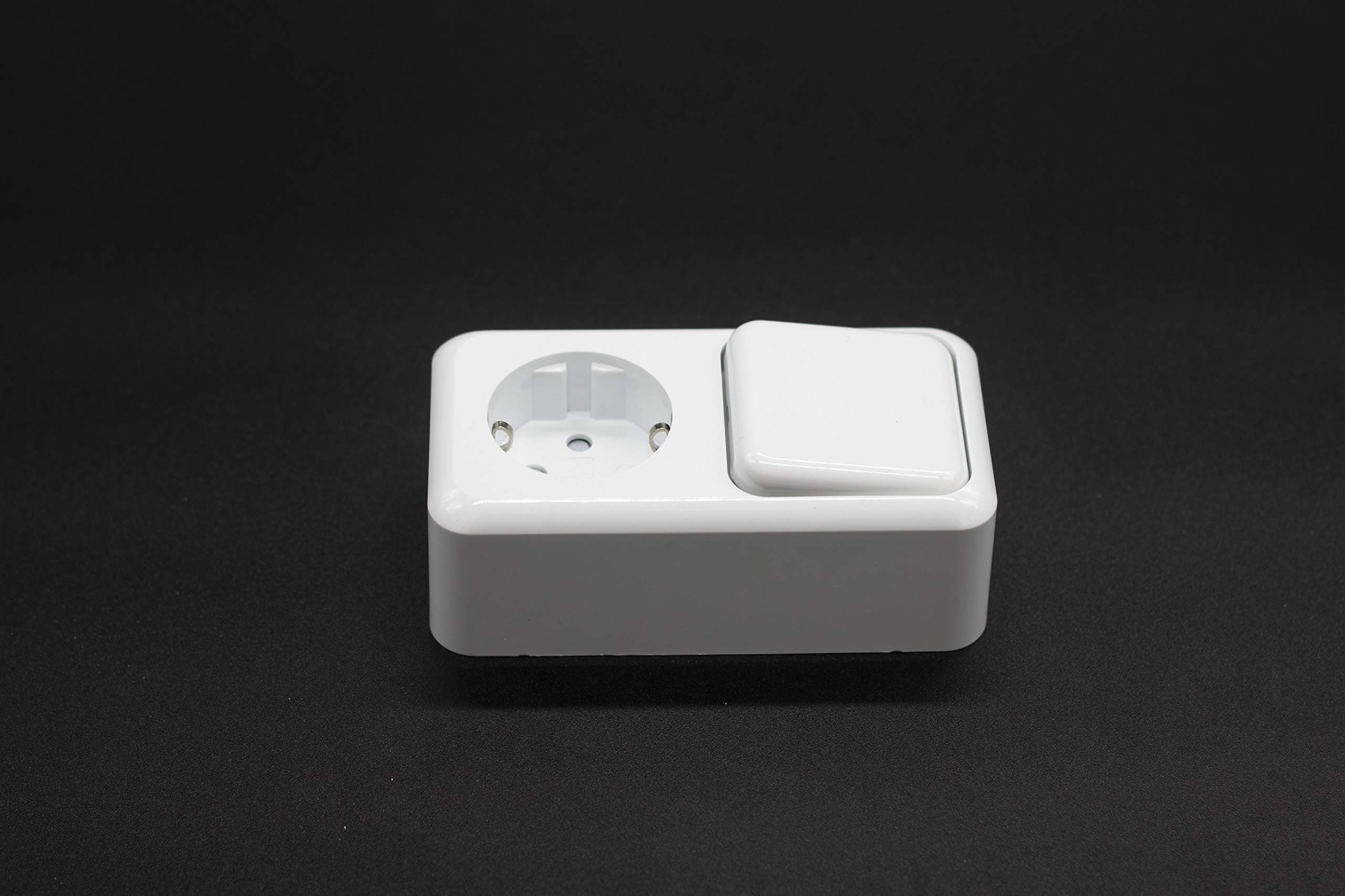 Prendeluz - Base Schuko con interruttore bianco 16 A/250 V.