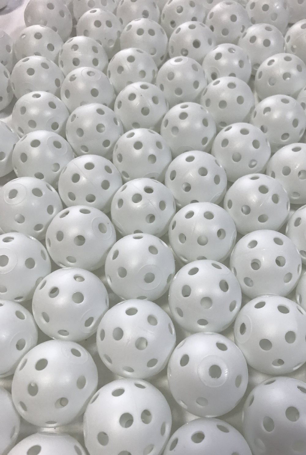 Amazon | asaichi ゴルフ 練習 用 穴あき 軽量 プラクティス ボール