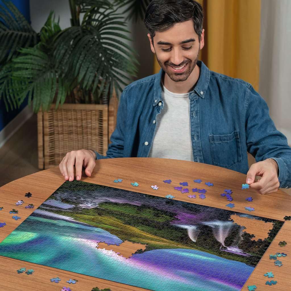 Ravensburger Aurora Over Kirkjufell 1000 Piece Jigsaw Puzzle – Northern Lights Iceland Landscape, Immersive Challenge for Adults & Teens - 4