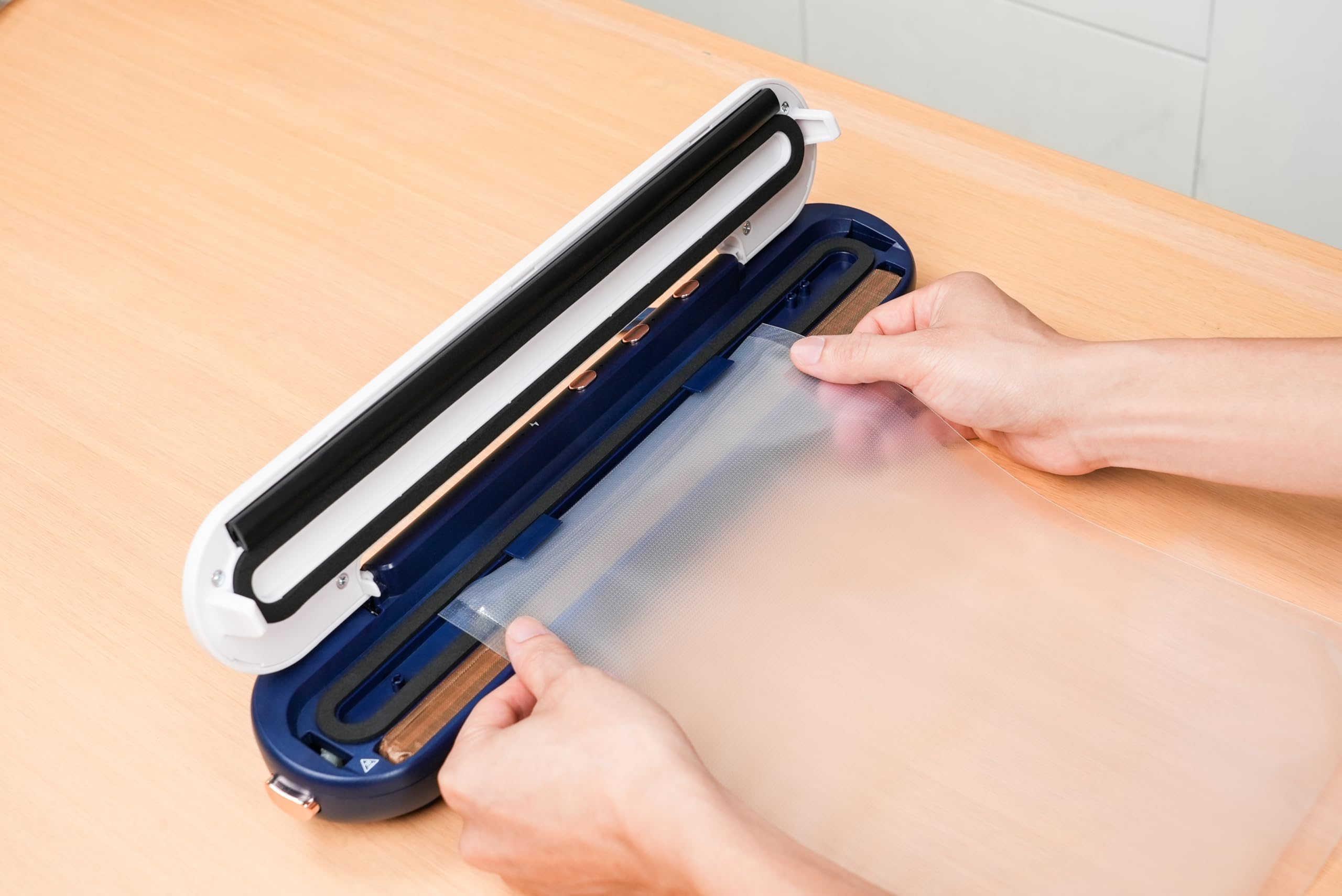 Peach Sellador al vacío To-Go!| Inalámbrico | Mantiene los alimentos frescos | no más alimentos | Incluye 2 rollos de película de envasado al vacío | PH330P
