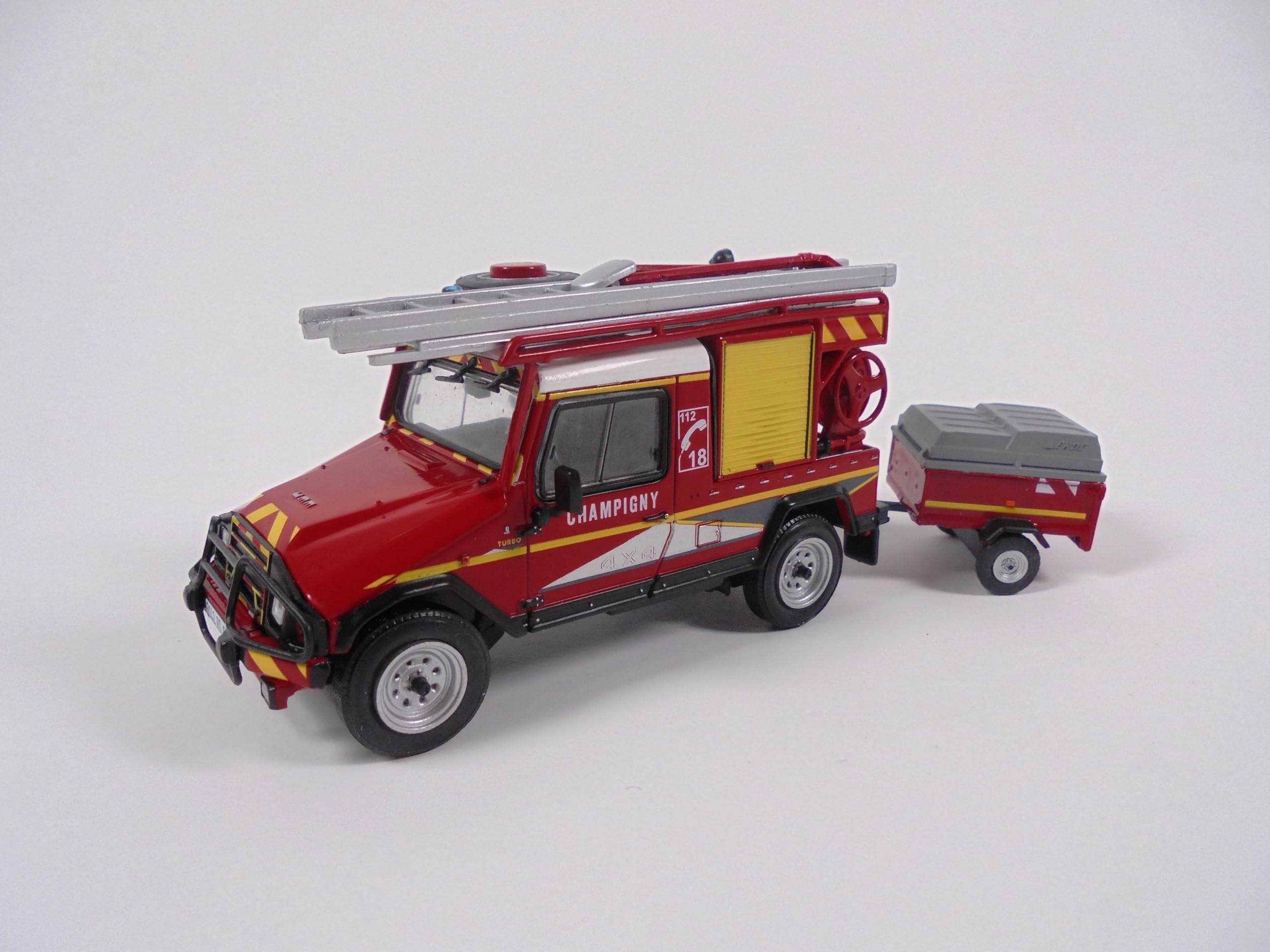 OPO 10 - 1/43 UMM Alter Fire Truck with Trailer First Intervention Vehicle (VPI) - Light Firefighter Vehicle Hachette CPL15