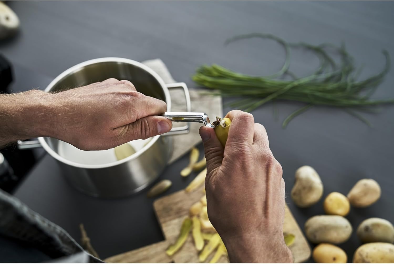 ZWILLING Pro Swivel Peeler