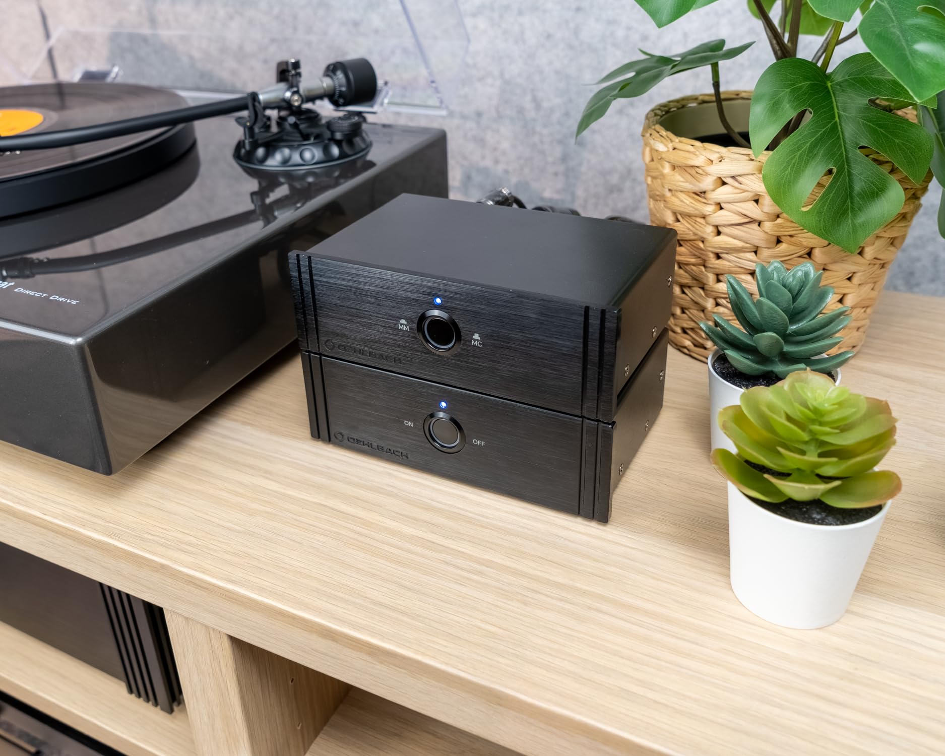 OEHLBACH Phono preamplificatore per MM & MC – Twin Amp Ultra | Basso rumore e senza distorsioni | Connettori RCA placcati in oro 24 kt | Ritardo di accensione, design HiFi compatto