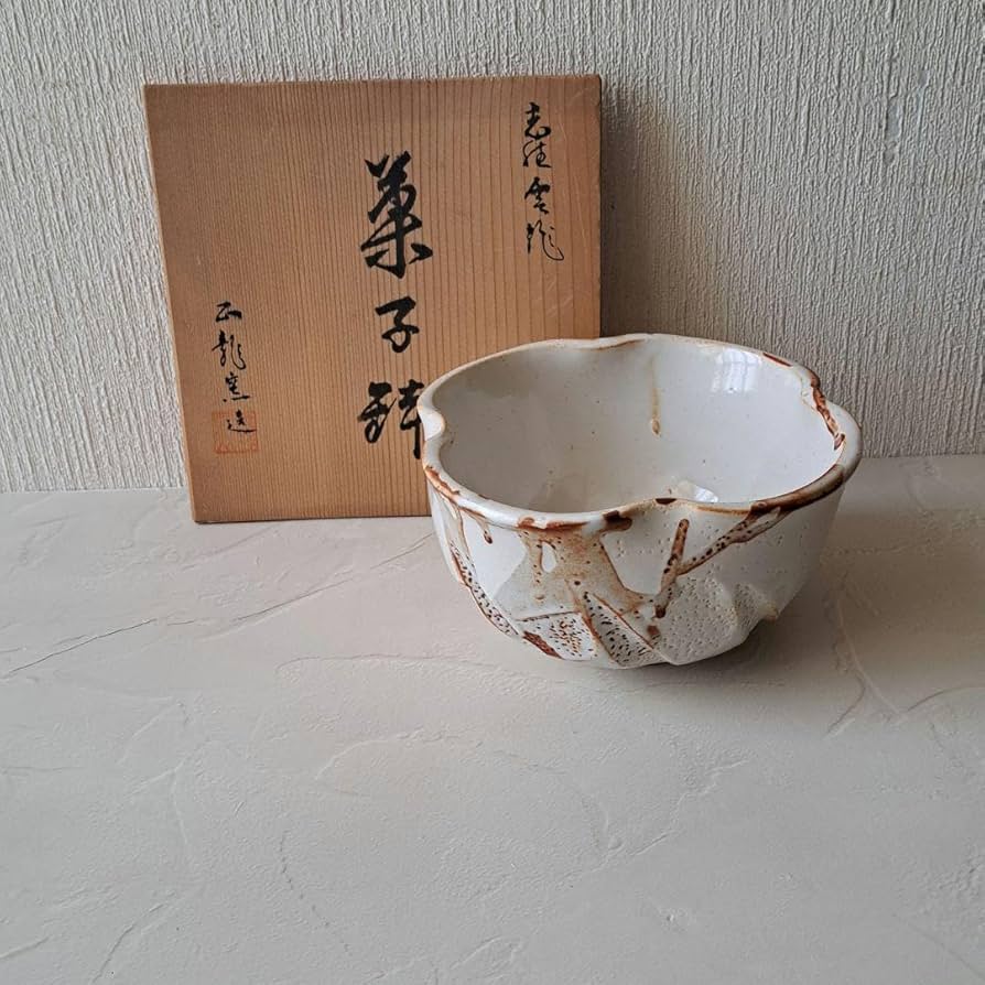 茶道具　志野焼　久尻窯　草文　香合　共箱　V　8354 茶道具 志野焼 久尻窯 草文 香合 共箱 V 8354 - メルカリ