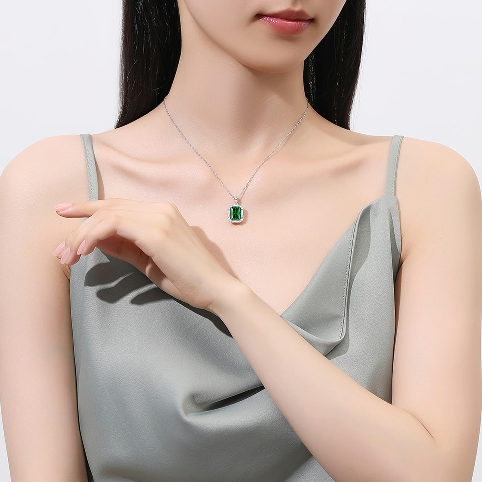 Collana Au 375/585/750 in oro bianco con ciondolo in filigrana, 45 cm