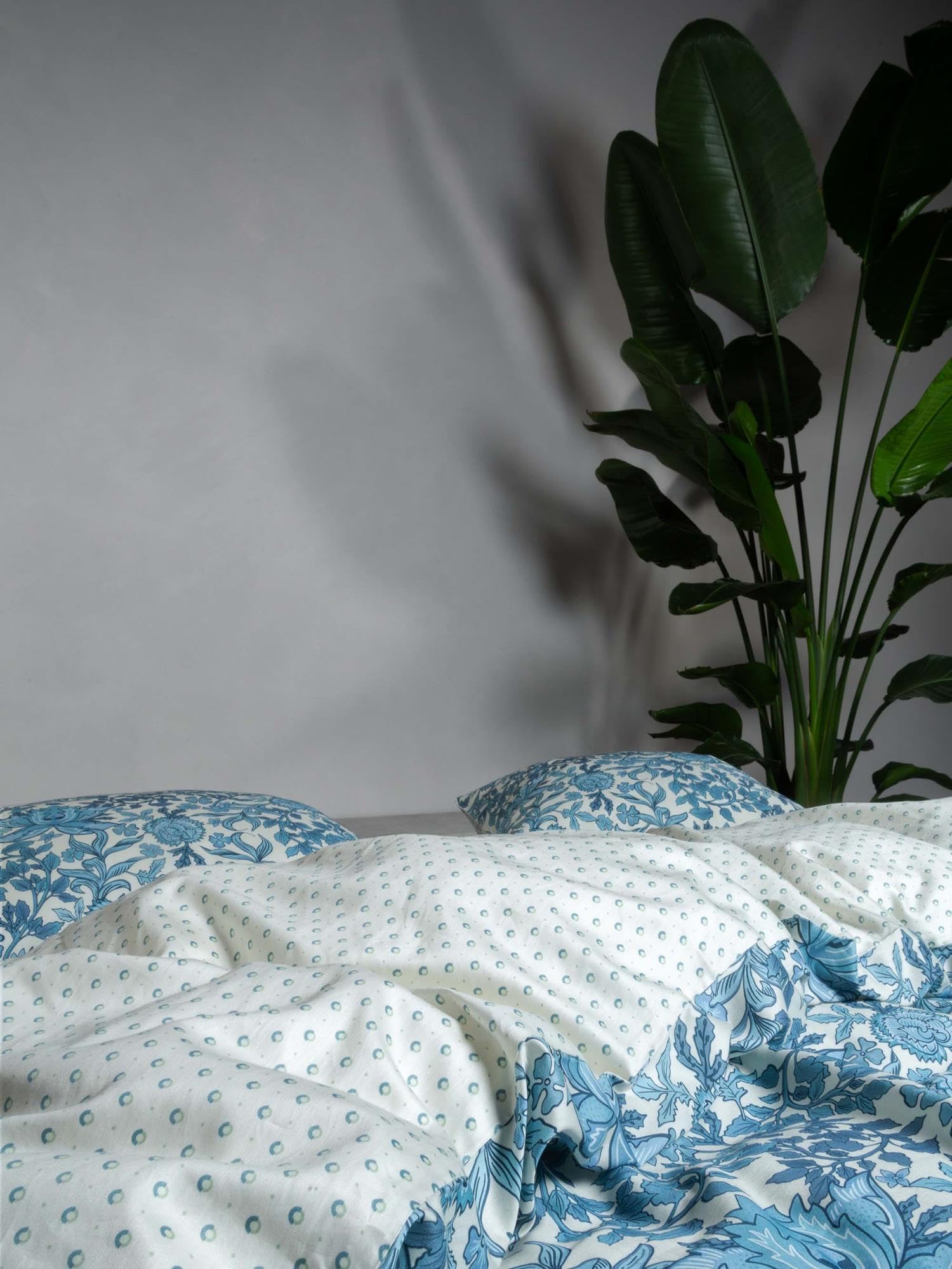 ESSENZA Bettwäsche Ophelia Smoke Blue, 200x200 + 2X 80x80 cm - 100% Baumwollsatin 200TC - Blumen