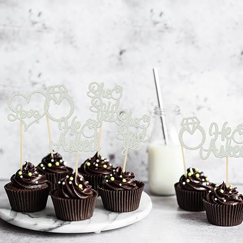 Miniatura 5 de Gyufise Paquete de 24 adornos plateados con purpurina con la frase "He Asked She Said Yes" para cupcakes, anillos de diamantes para decoración de