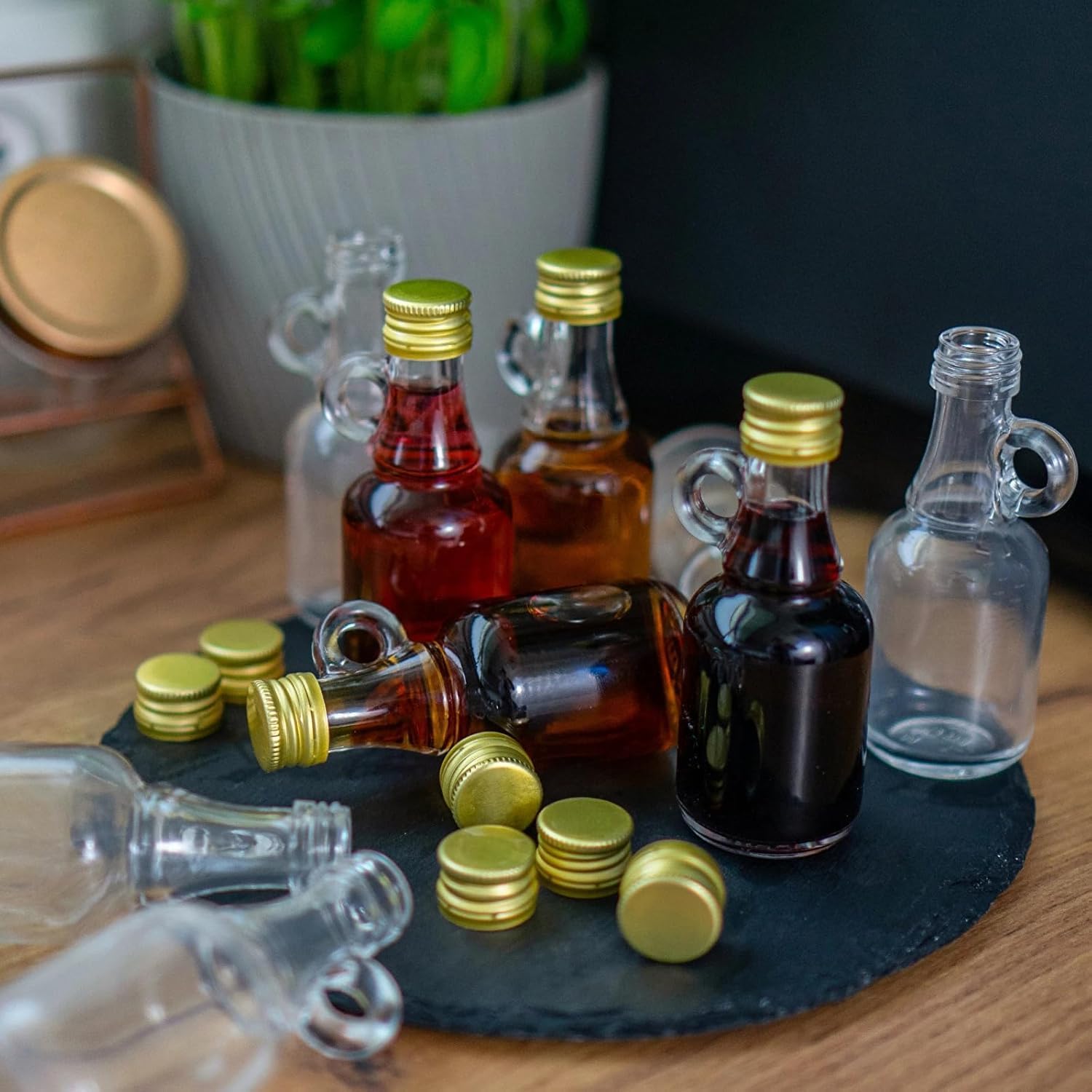 made in home - 100 x Glasflasche Galonik 40 ml mit Schraubverschluss – Mini Glasfläschchen mit Henkel – Flaschen für Likör, Schnaps, Sirup, Proben & Geschenksets
