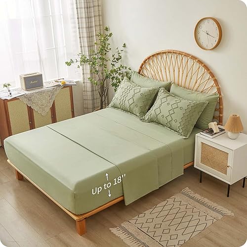 Miniatura 4 de Juego de edredón verde copetudo en una bolsa, tamaño King con sábanas, juego de ropa de cama suave y ligero bordado geométrico de 7 piezas,