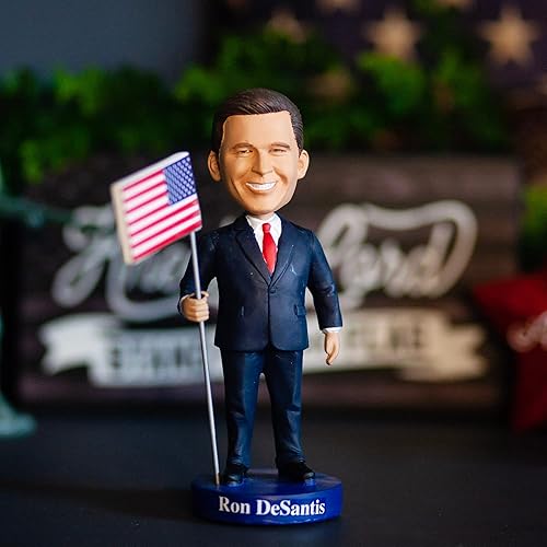 Miniatura 6 de Governor Ron Desantis Bobblehead coleccionable | Figura coleccionable de resina de 7 pulgadas de alto de Desantis sosteniendo una bandera