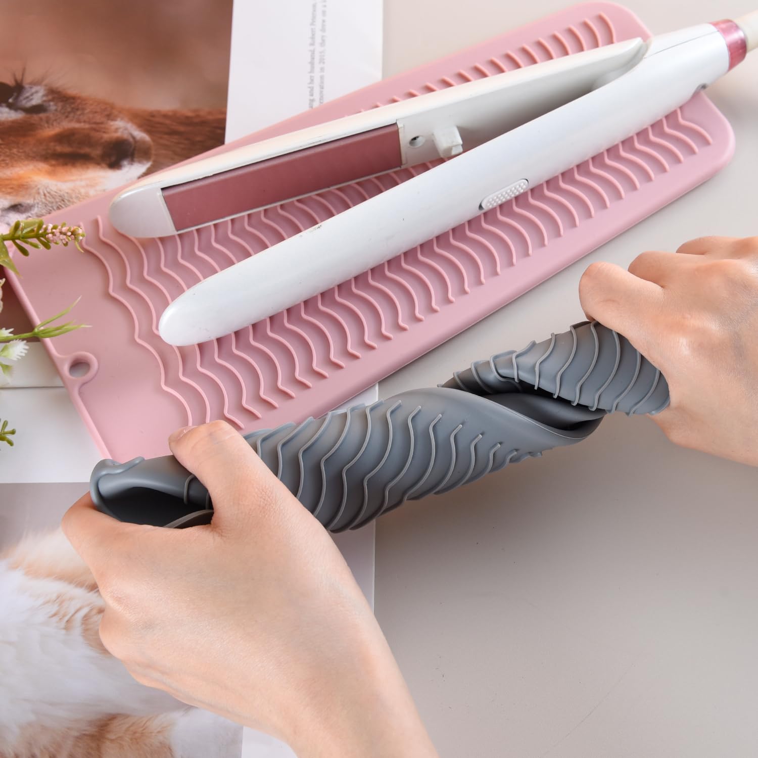 Silicone Heat Resistant Mat Pouch for Hair Straightener Heat Mat for Hair StraightenersHeat Proof Mat for Hair Straighteners Non-Slip Travel Mat Pad for Hot Hair Styling Tools (Black) - Image 4