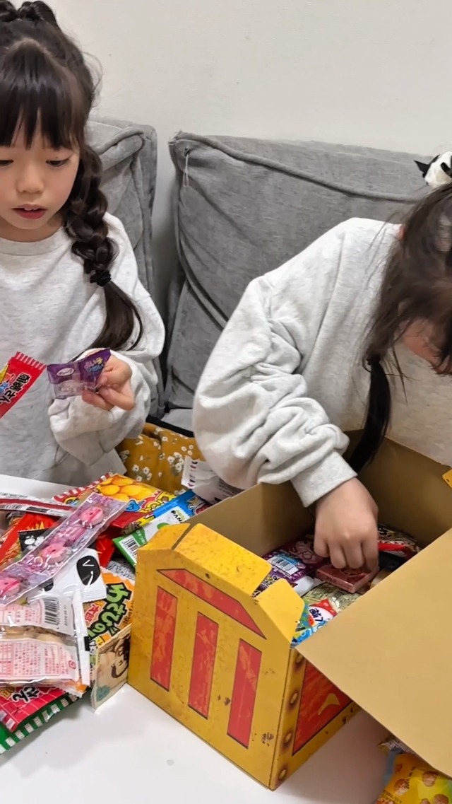 Amazon.co.jp: お菓子 駄菓子 詰め合わせ 最強88種 約1.2kg ギチギチ
