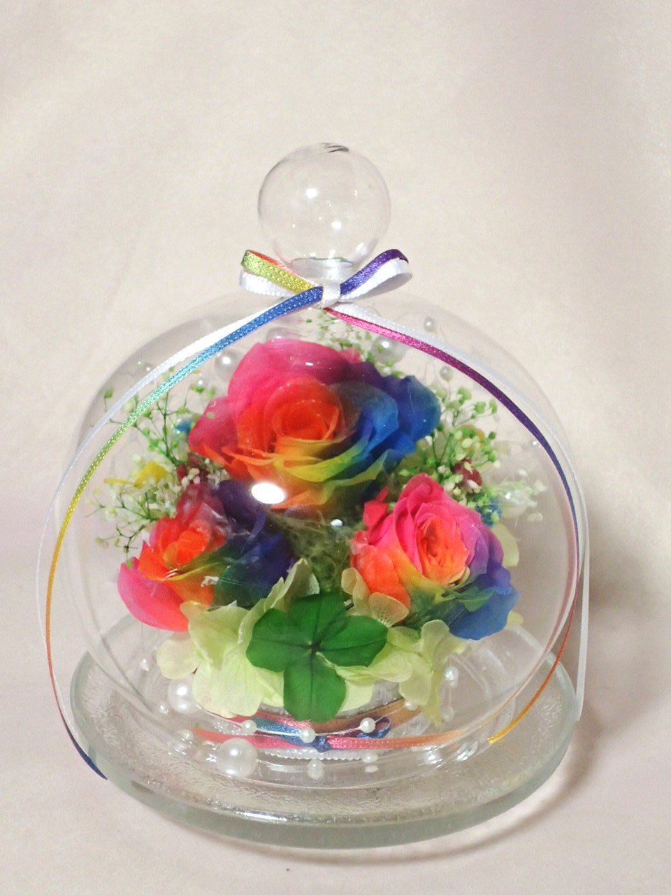 Amazon｜四葉のクローバー入り虹色の薔薇 レインボーローズ3輪