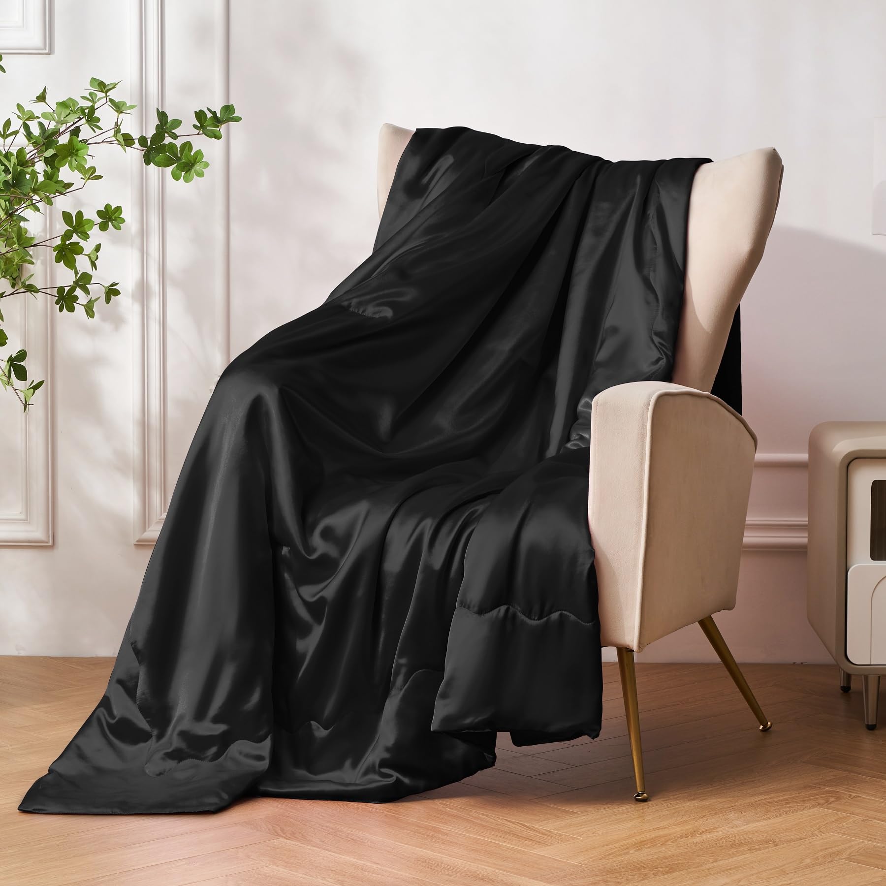 Satin Decke 150x200 Schwarz Sofadecke Kühlende Seidige Seide Sommerdecke Leicht Weich Luxus Glatt Glänzend Satin Tagesdecke Kuscheldecke für Bett Sofa Couch Schlafzimmer Büro Reisen