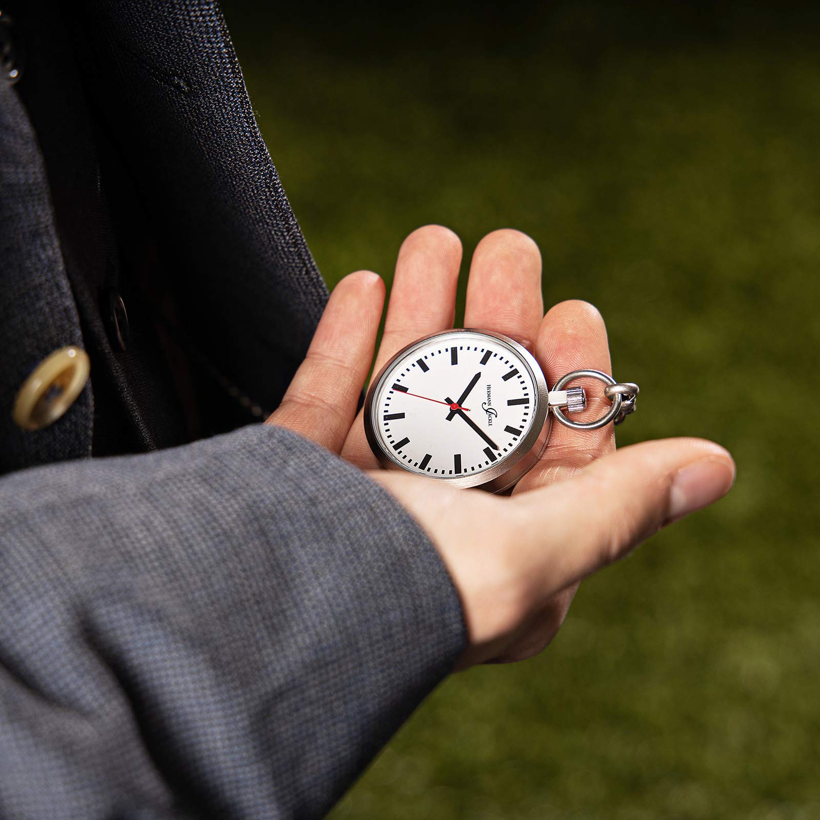 Hermann Jäckle Herren Taschenuhr Frankfurt Quarz Silber 43 mm | Quarzwerk, Bahnhofsuhr-Design, großes gut ablesbares Zifferblatt, inklusive Kette und Reiseetui
