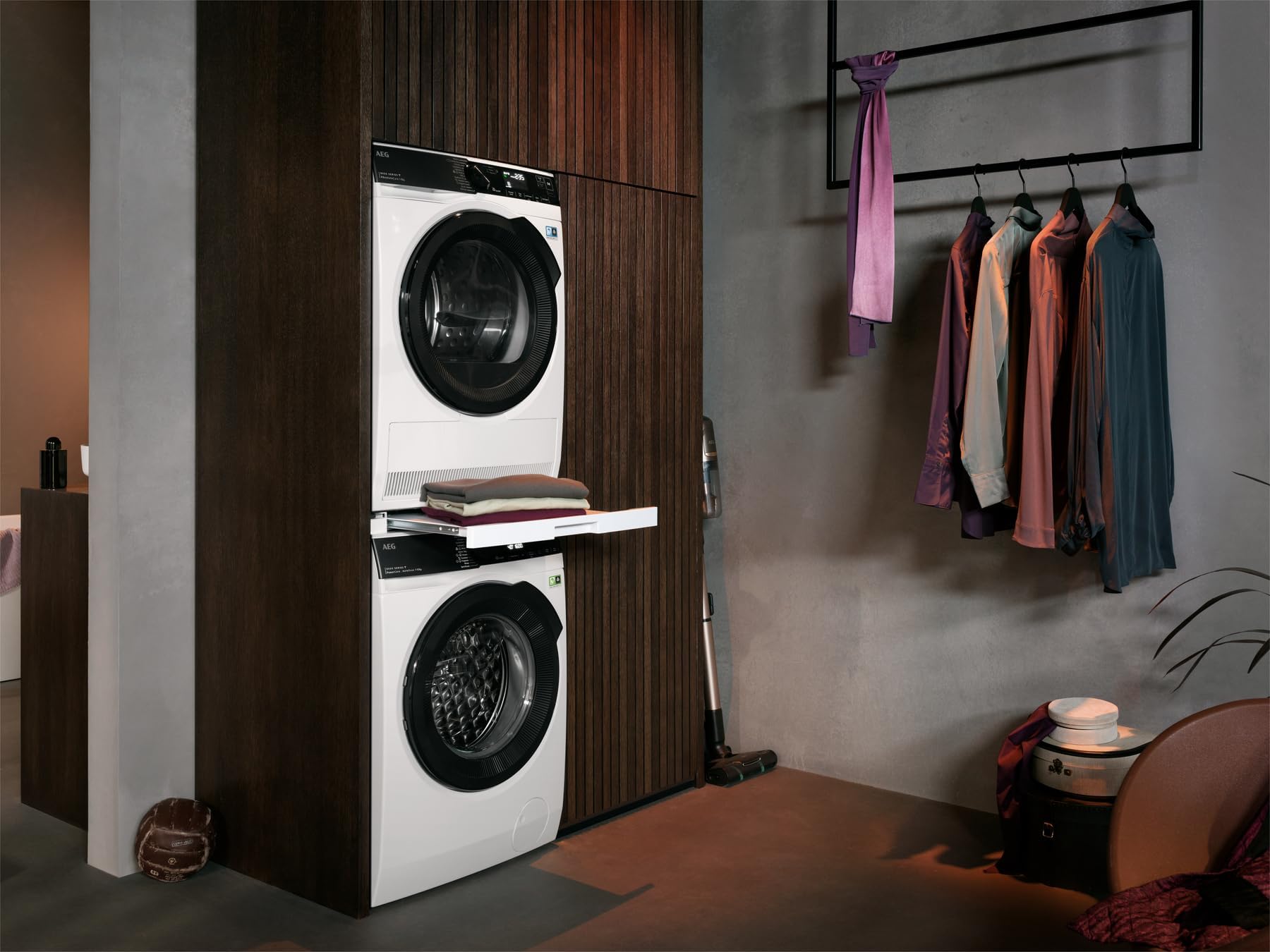 AEG WiFi Wärmepumpentrockner 8 kg – Serie 9000 AbsoluteCarePlus Daunentrocknung – Punktgenaue Trockenergebnisse mit 3D-Scan Restfeuchteermittlung – A+++ – Trommelbeleuchtung – TR9W75680