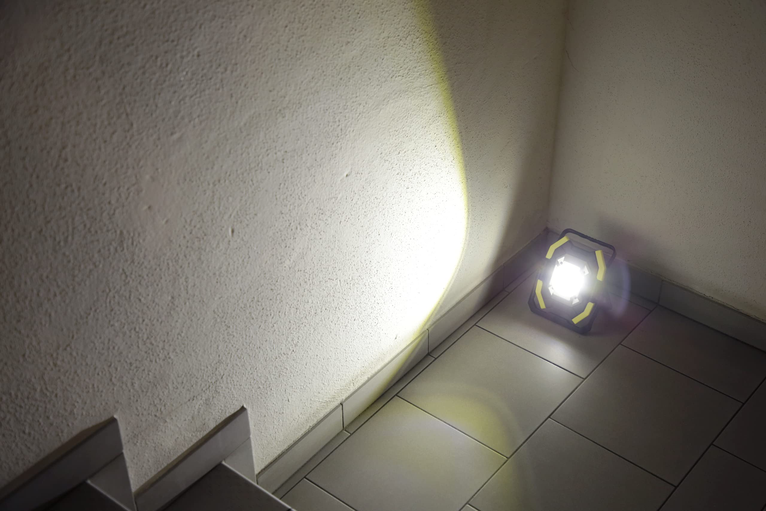 Kerbl Proiett LED Mobile A Batteria, Workfire PRO 30W