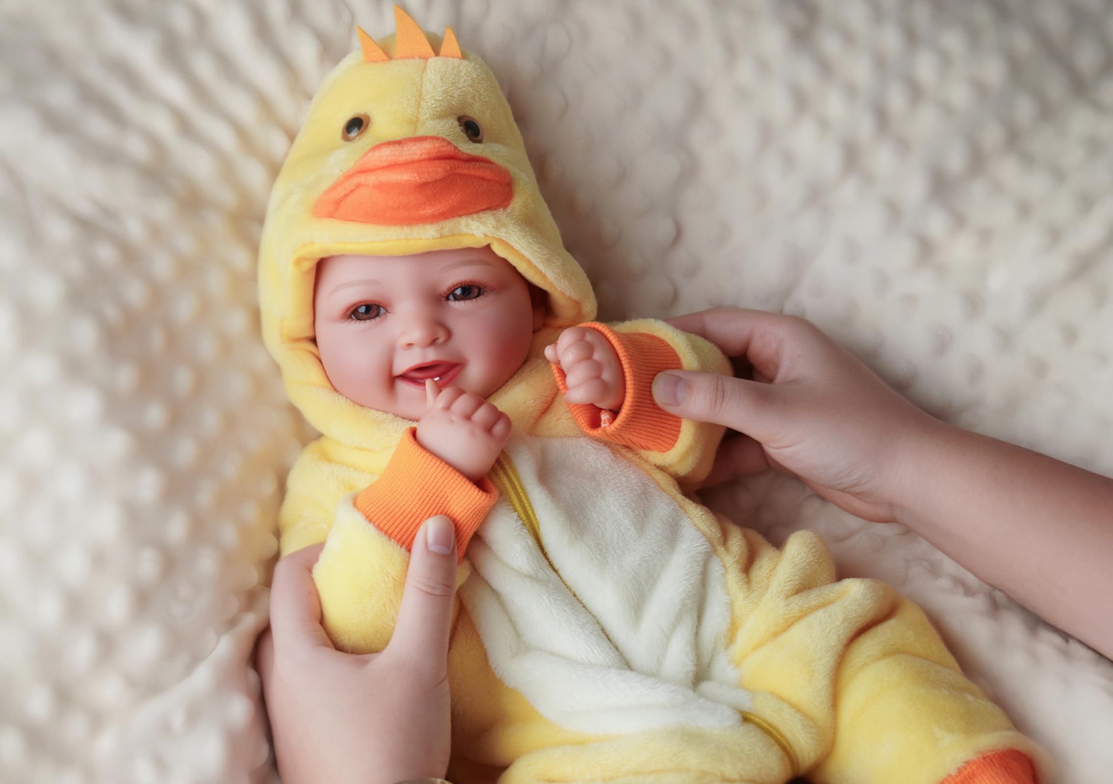 BABESIDE Baby Dolls Mia - 17 Inch Realistic Newborn Baby Doll Girl with Adorable Smile, Real Life Baby Dolls with Accessories for Kids Age 3+ Girls Gifts & Collection