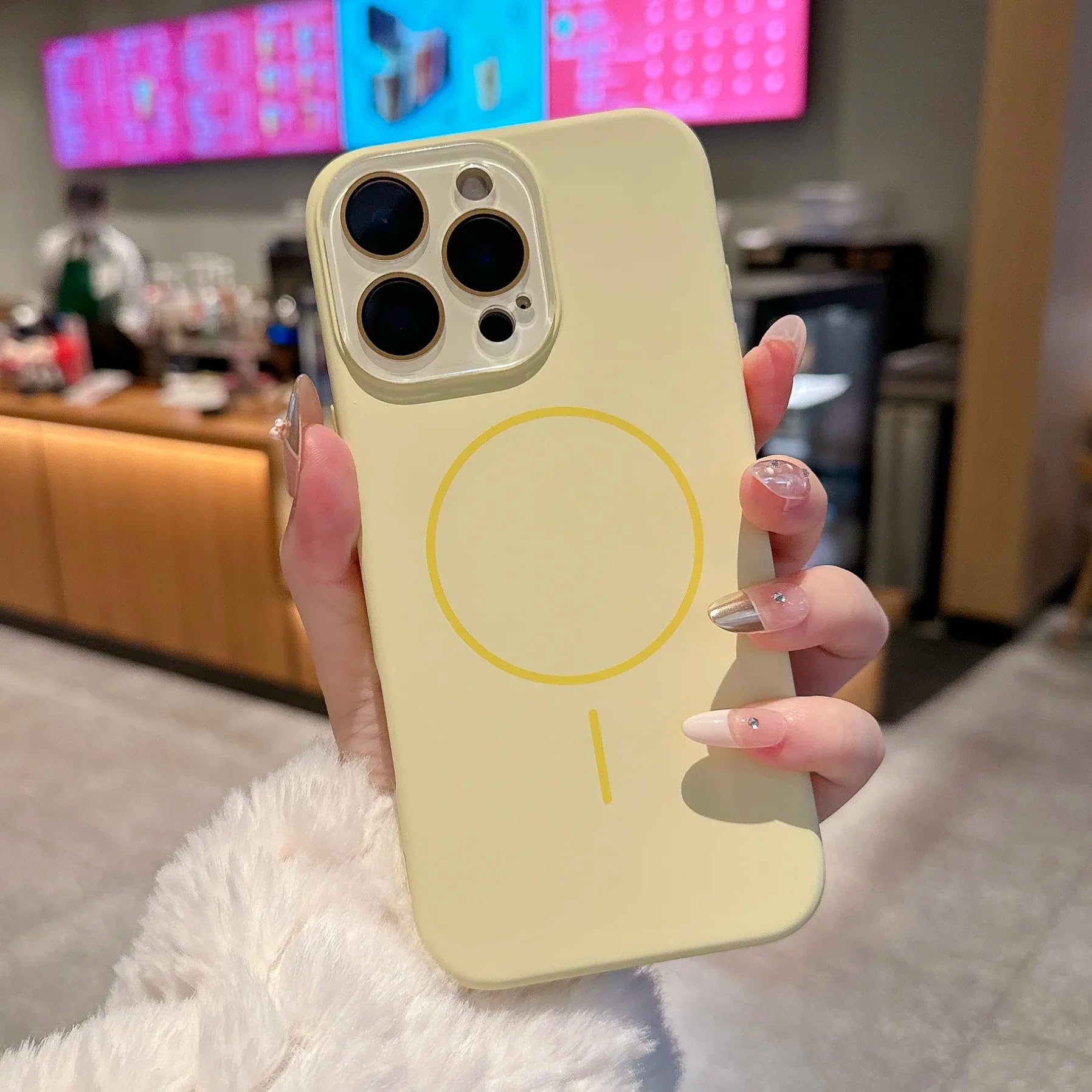 Coque silicone liquide iPhone 14 jaune avec protection objectif - 6